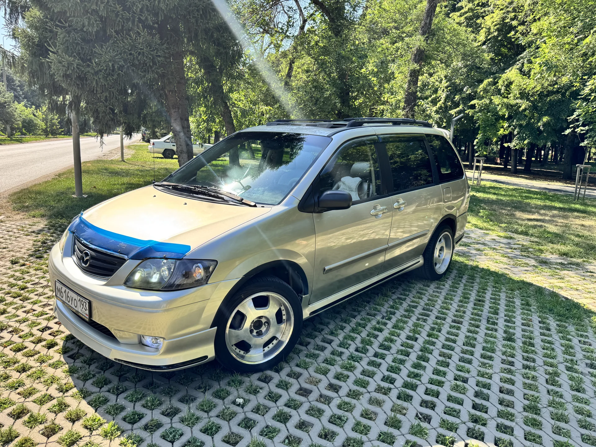 Mazda MPV 3.0 AT, 2002 - изображение 1