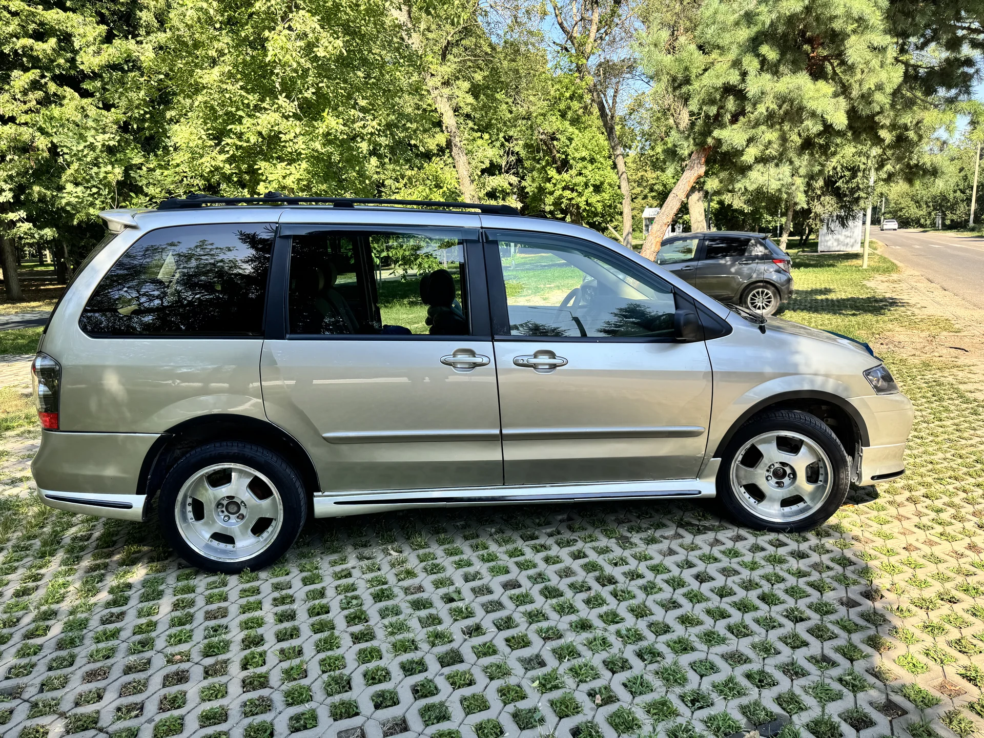 Mazda MPV 3.0 AT, 2002 - миниатюра 4