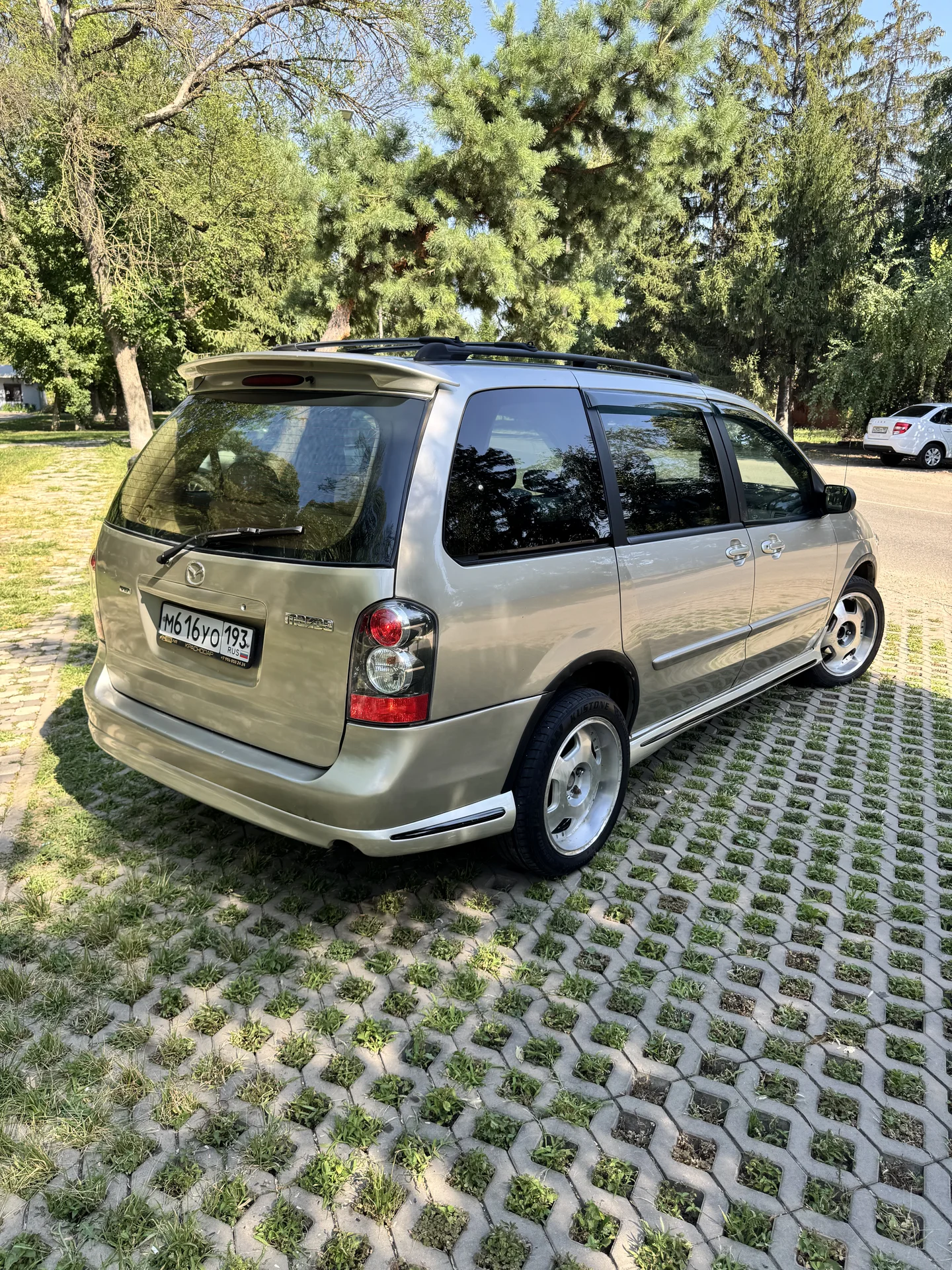 Mazda MPV 3.0 AT, 2002 - миниатюра 5