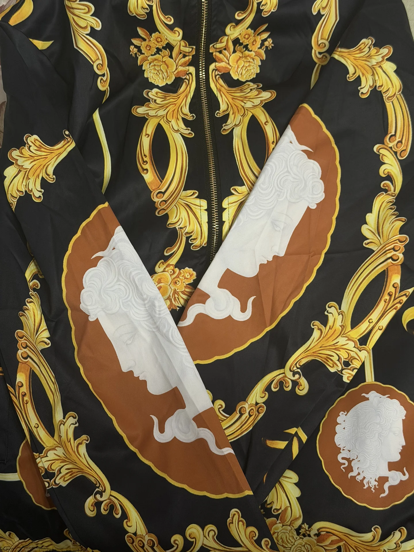 Ветровка женская Versace новая оригинал 46 48 - миниатюра 2