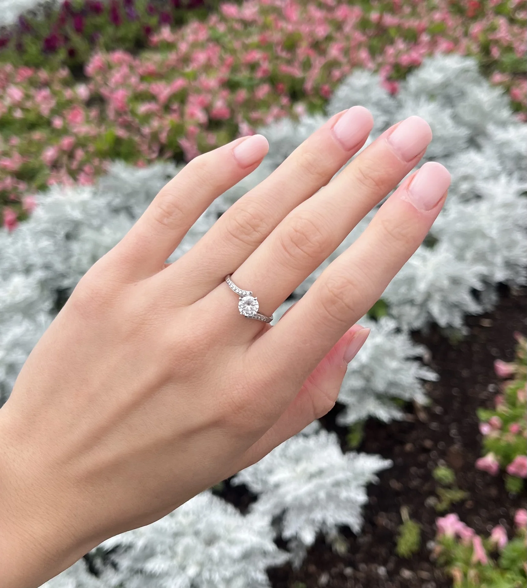 Серебряное кольцо с фианитом - изображение 1