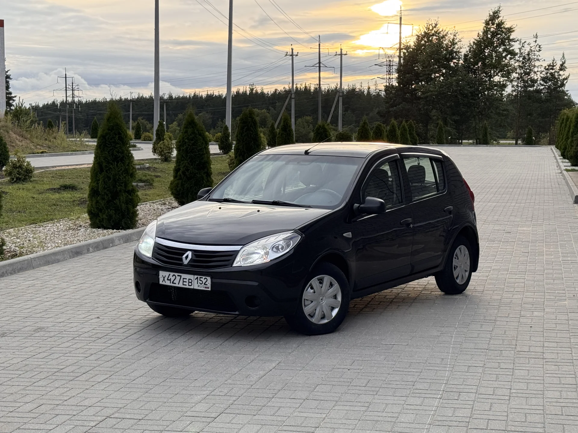 Автомобиль Renault Sandero - изображение 1