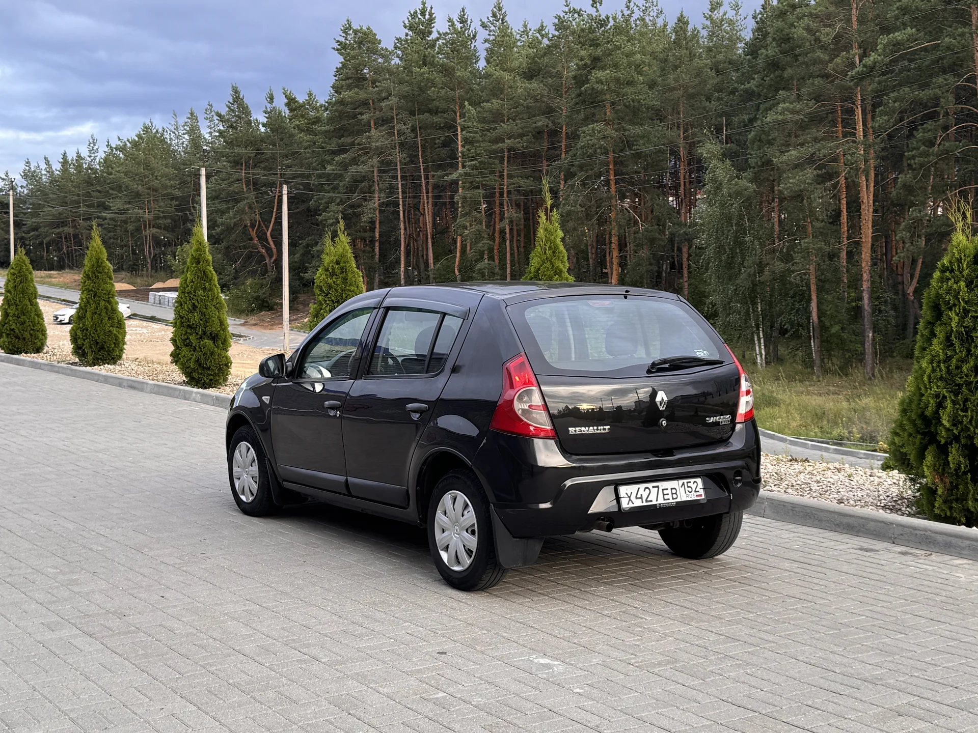 Автомобиль Renault Sandero - миниатюра 2