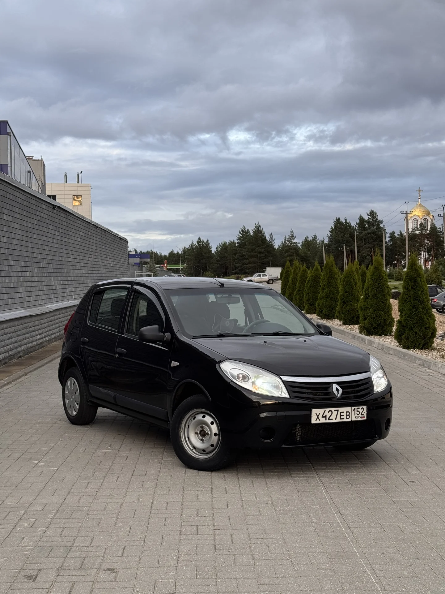 Автомобиль Renault Sandero - миниатюра 3