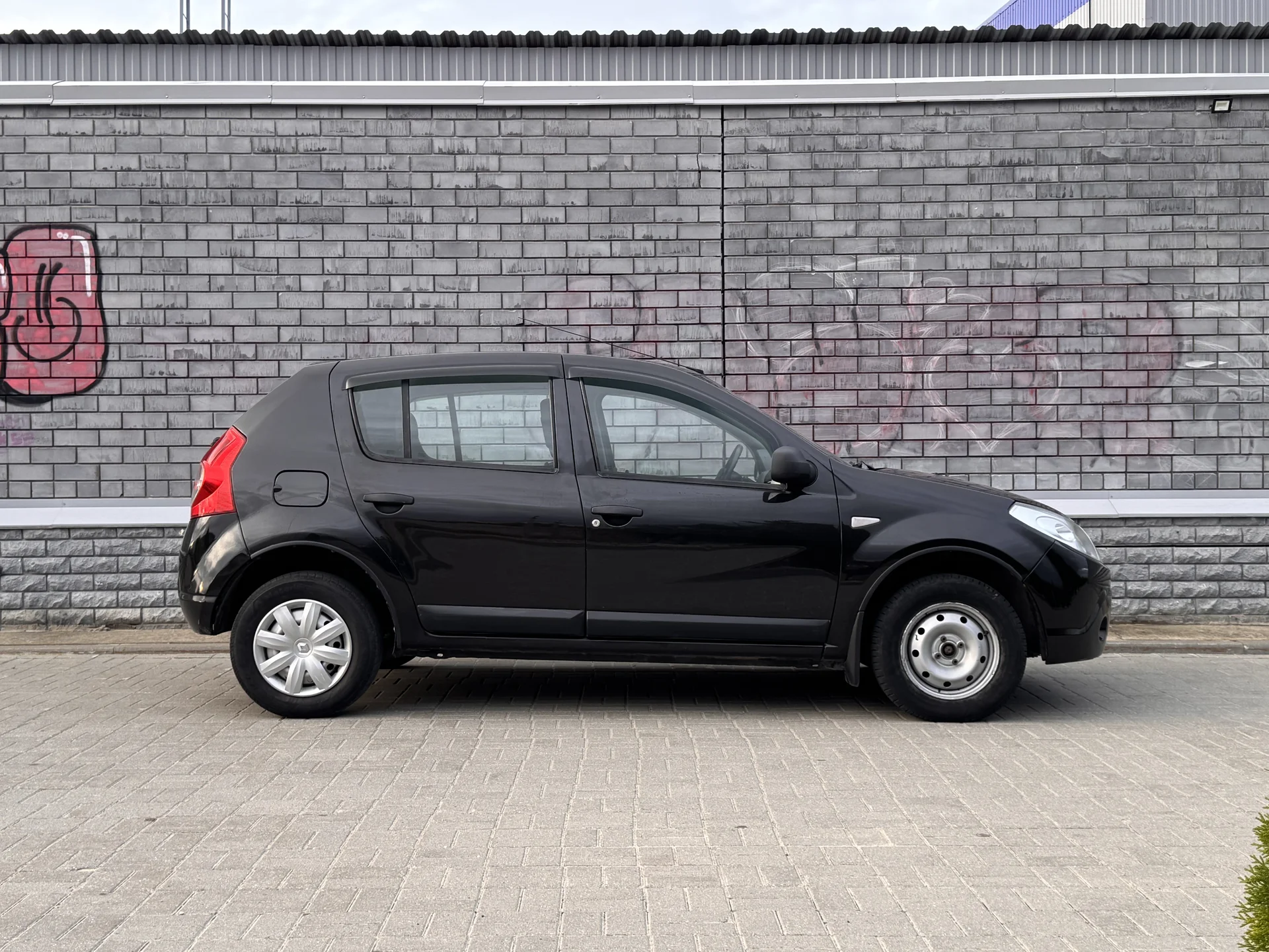 Автомобиль Renault Sandero - миниатюра 5
