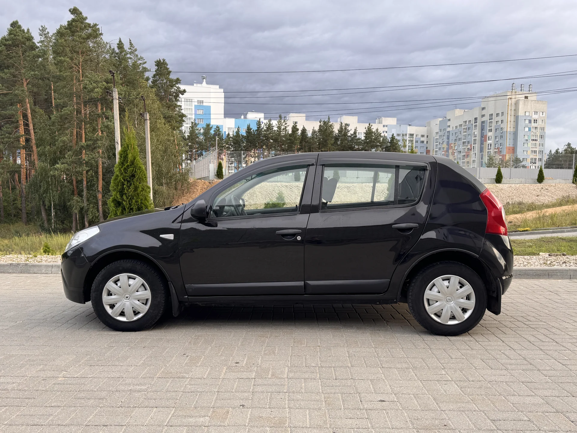 Автомобиль Renault Sandero - миниатюра 6