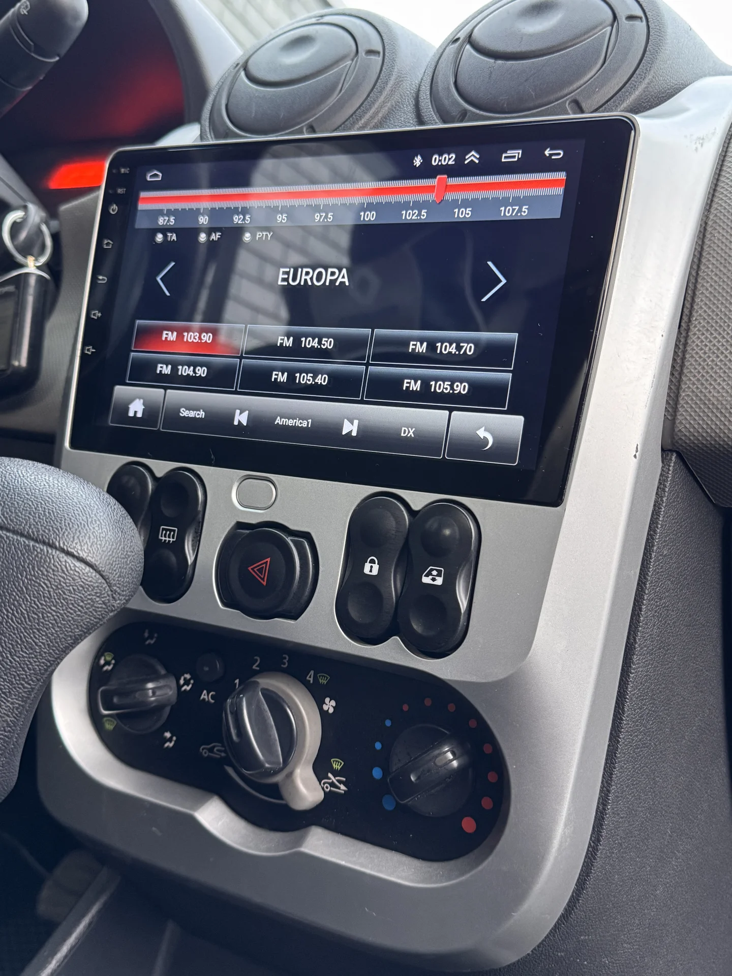 Автомобиль Renault Sandero - миниатюра 12