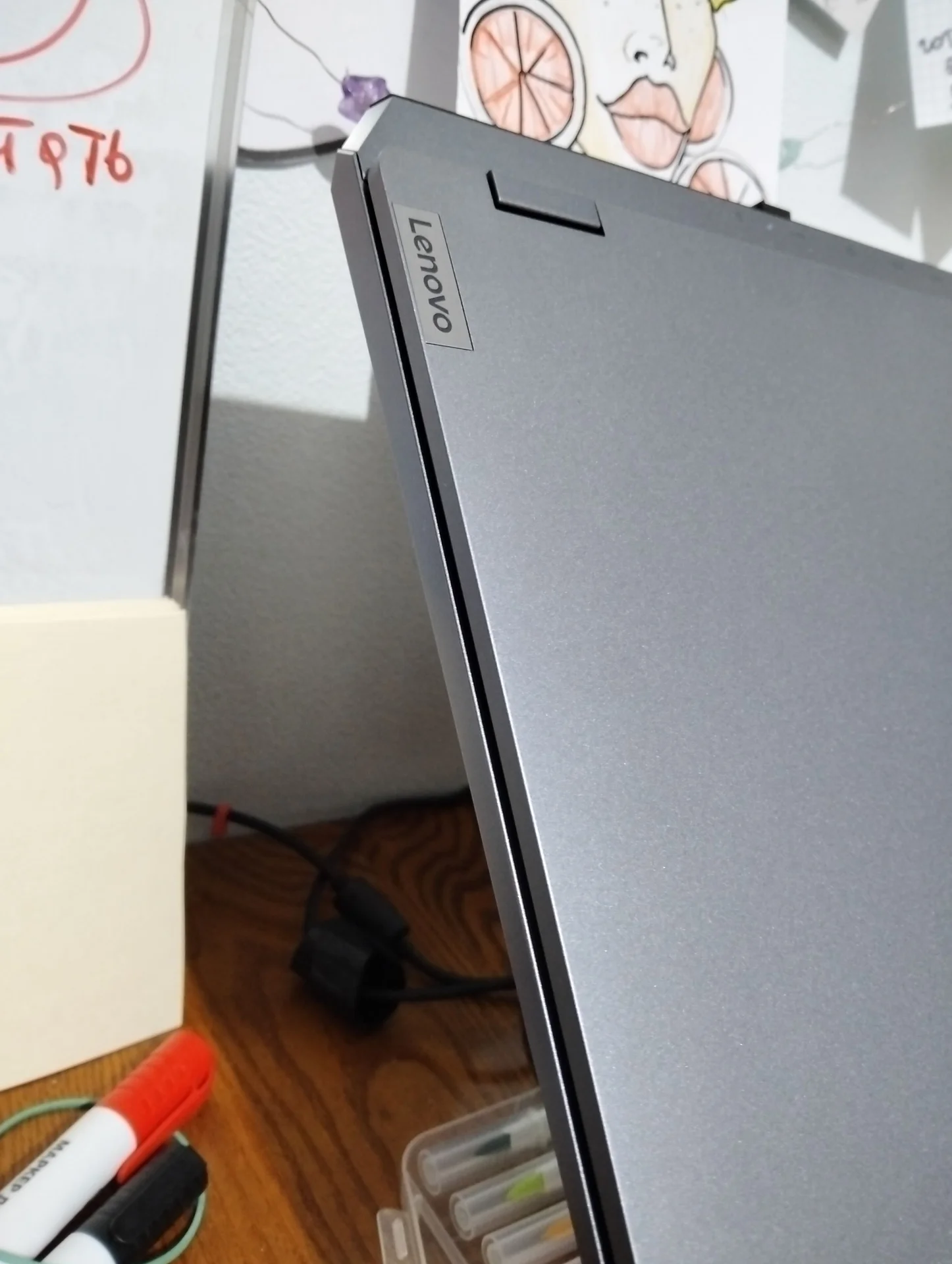 ноутбук Lenovo LOQ 15IAX9 - миниатюра 4