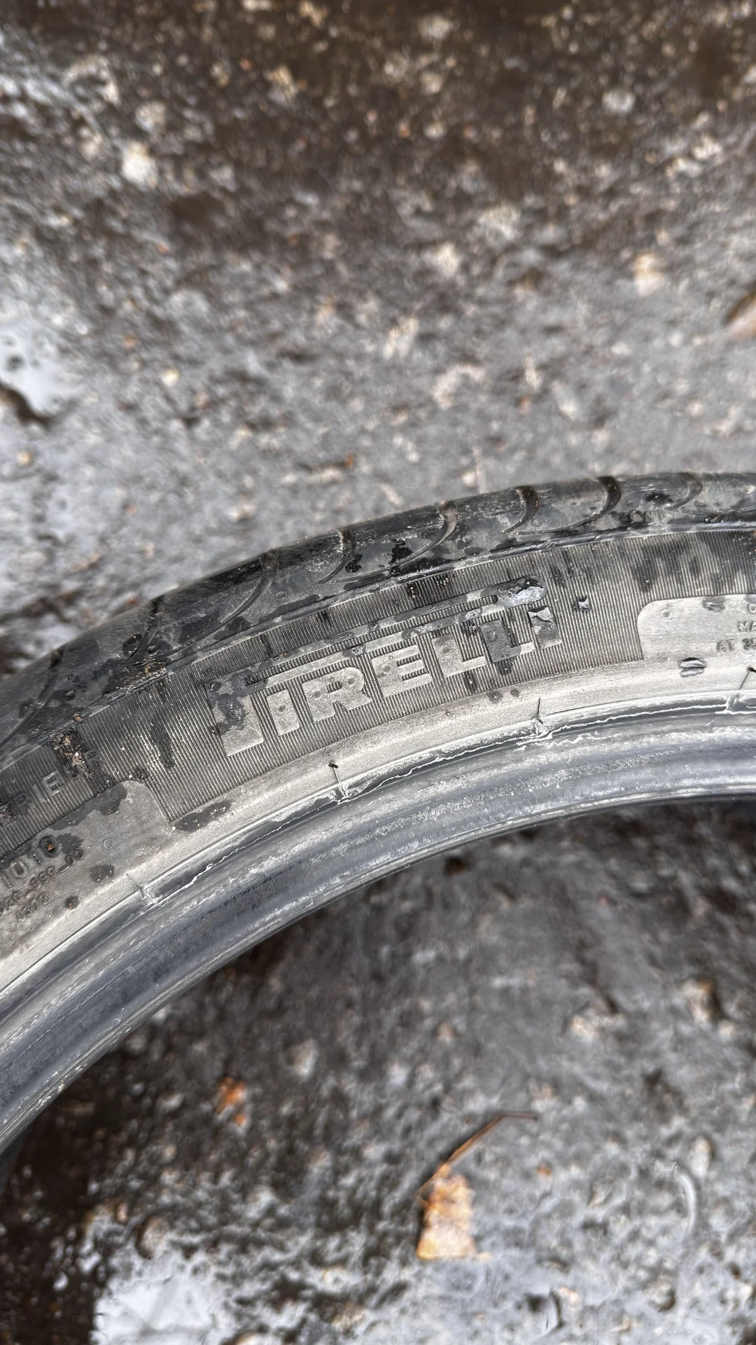 Pirelli P Zero 225/40 R18 92W - изображение 1