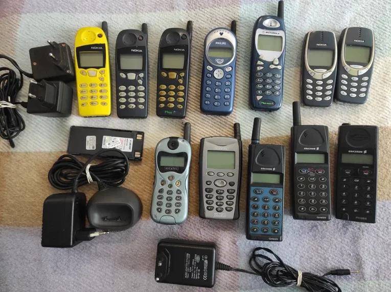 Телефоны сотовые, старые, коллекция GSM - изображение 1