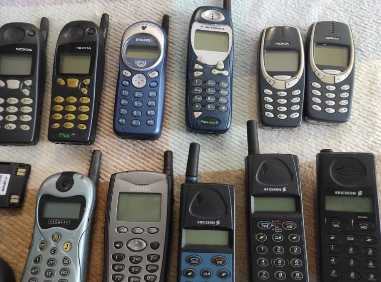 Телефоны сотовые, старые, коллекция GSM - миниатюра 4