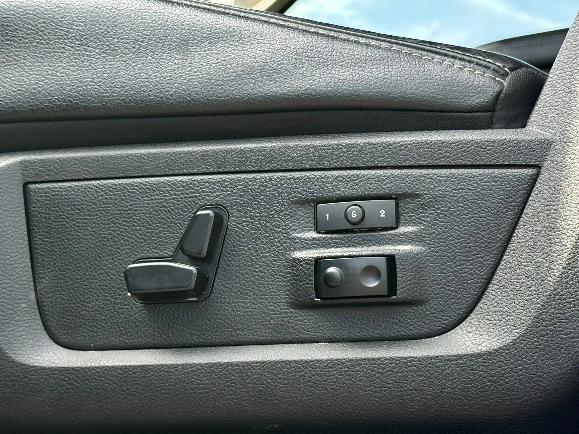 Автомобиль Dodge Ram (Додж Рам) 1.500 Laramie Longhorn - миниатюра 17