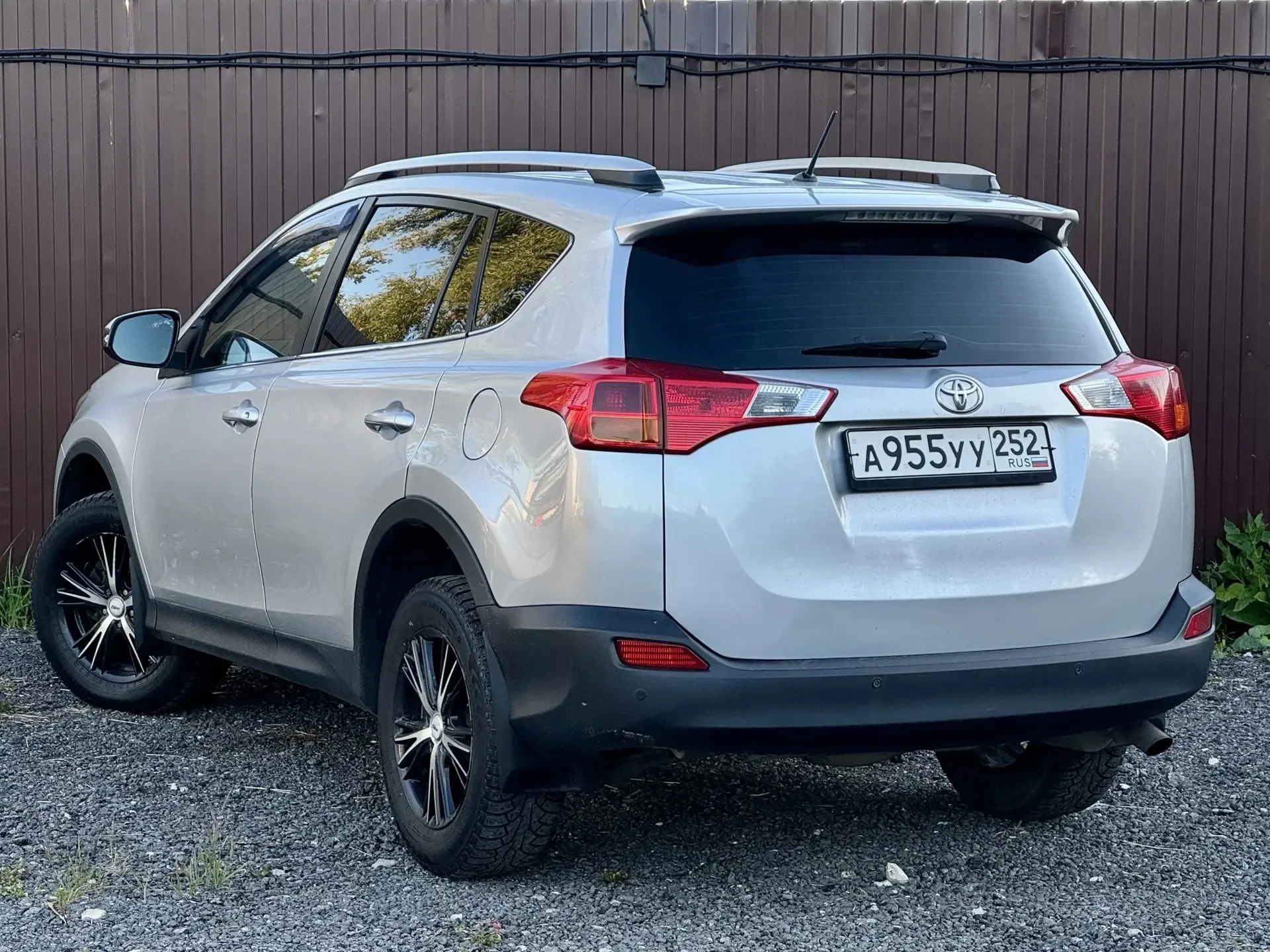 Toyota RAV4 IV (XA40) - миниатюра 3