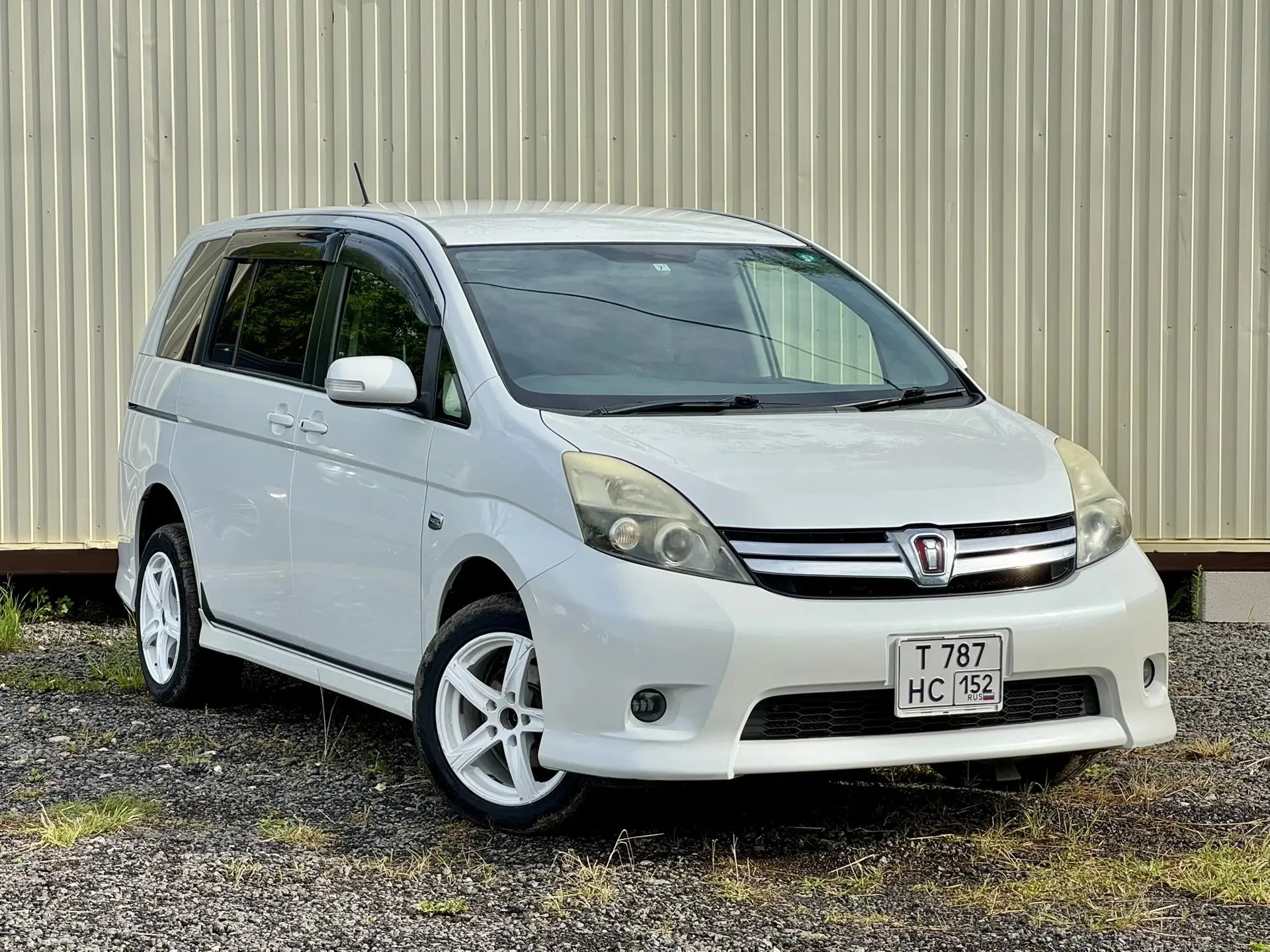 Toyota ISis I Рестайлинг - изображение 1
