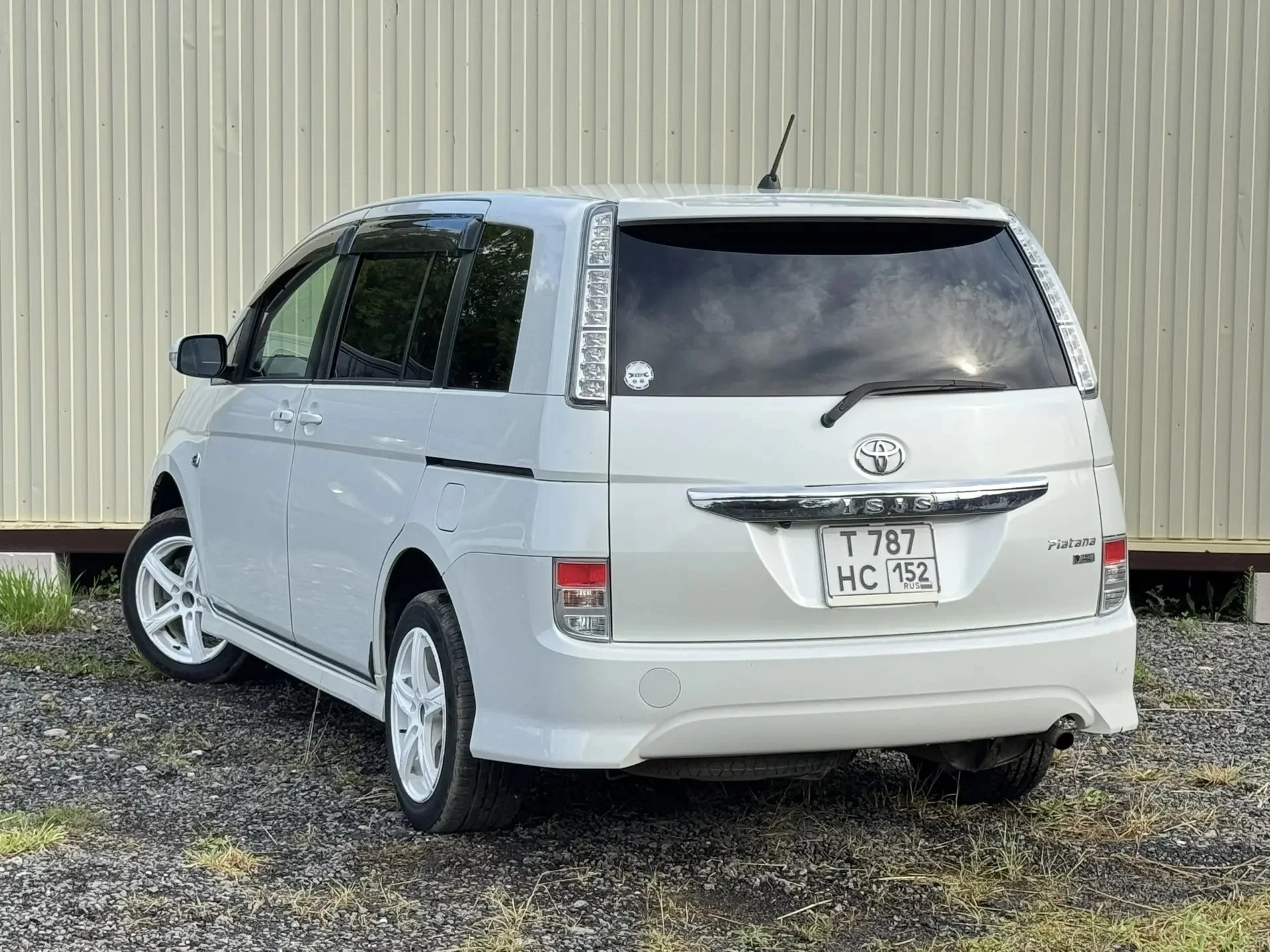 Toyota ISis I Рестайлинг - миниатюра 4