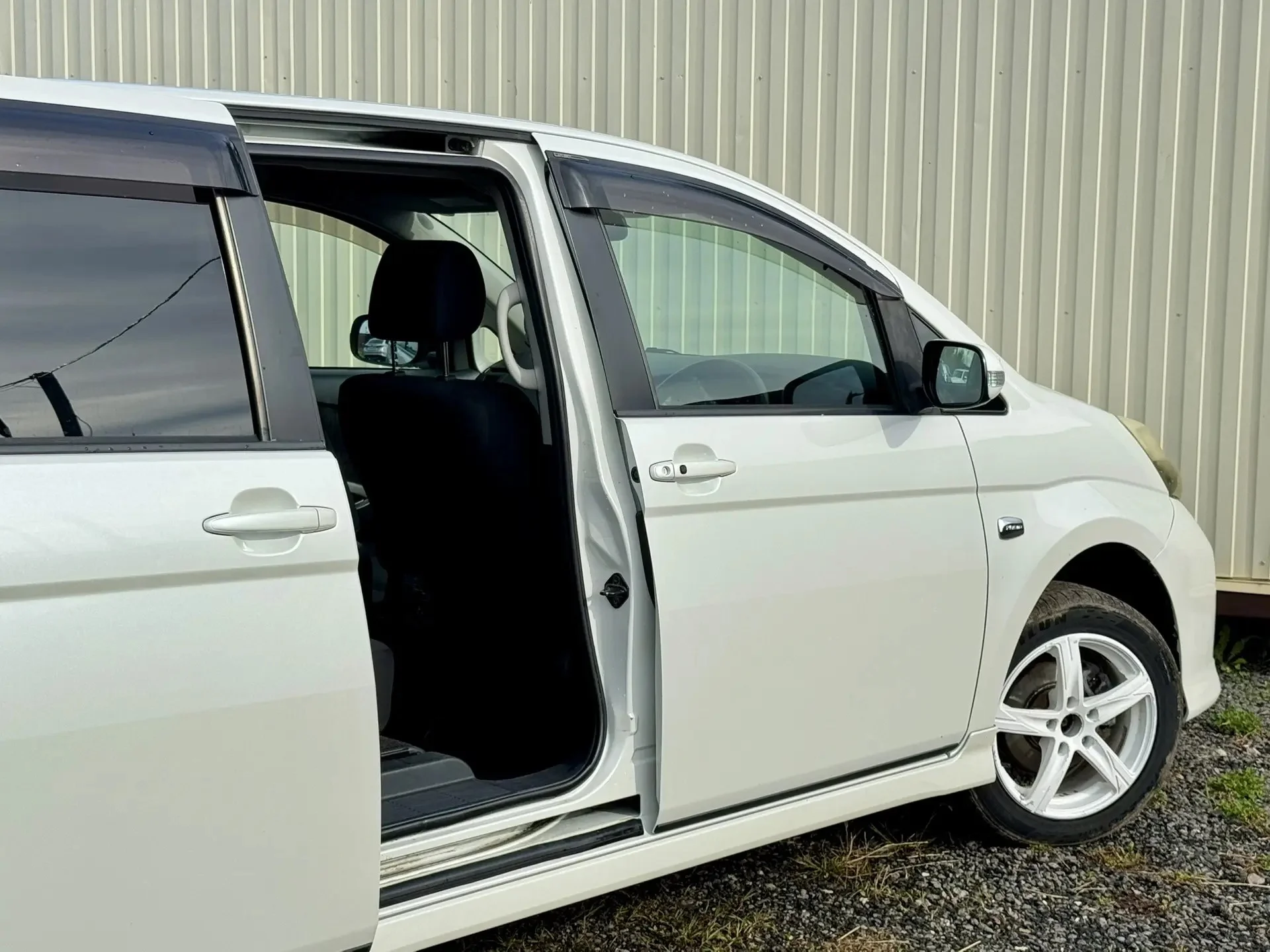 Toyota ISis I Рестайлинг - миниатюра 7
