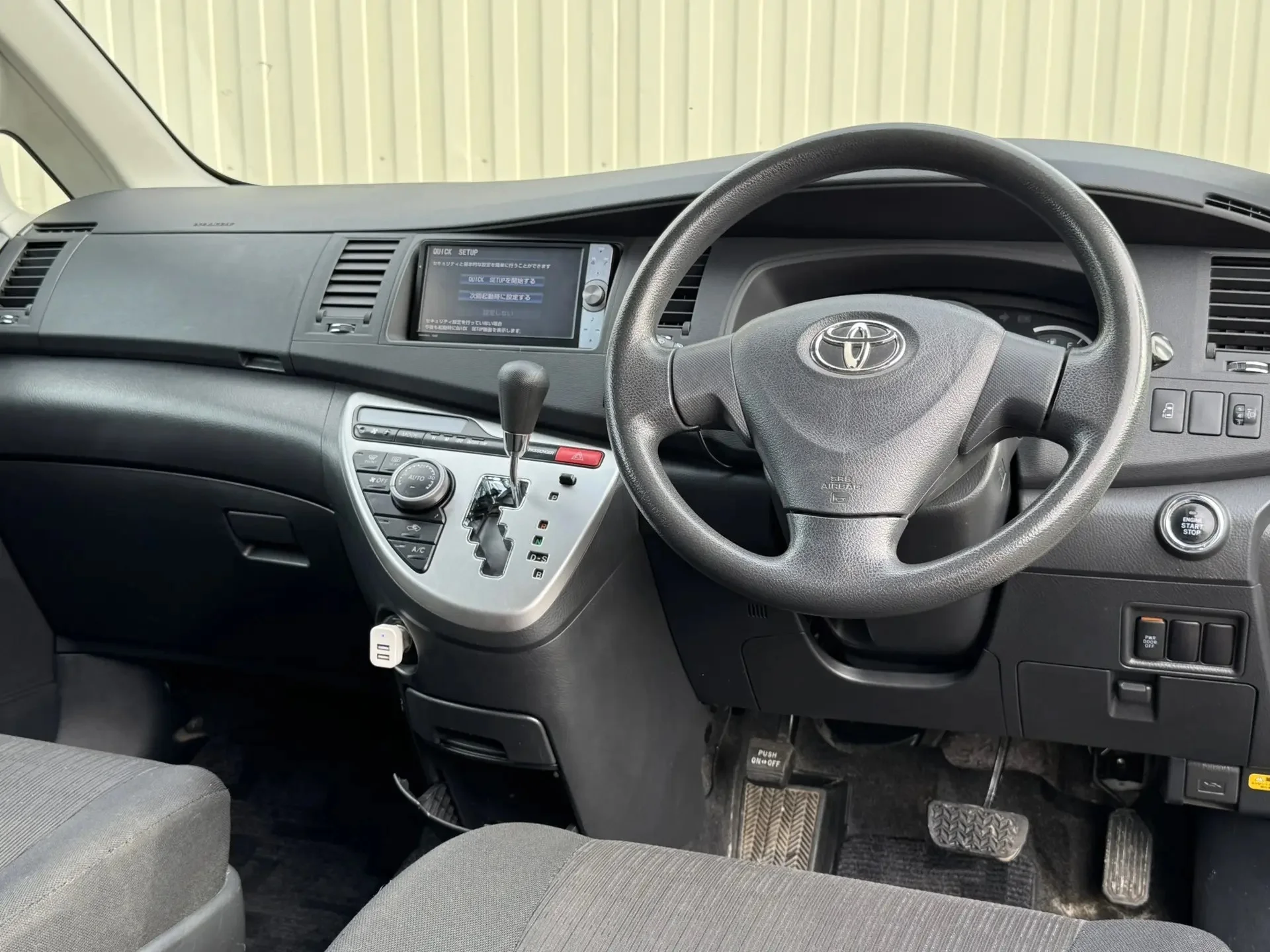 Toyota ISis I Рестайлинг - миниатюра 11