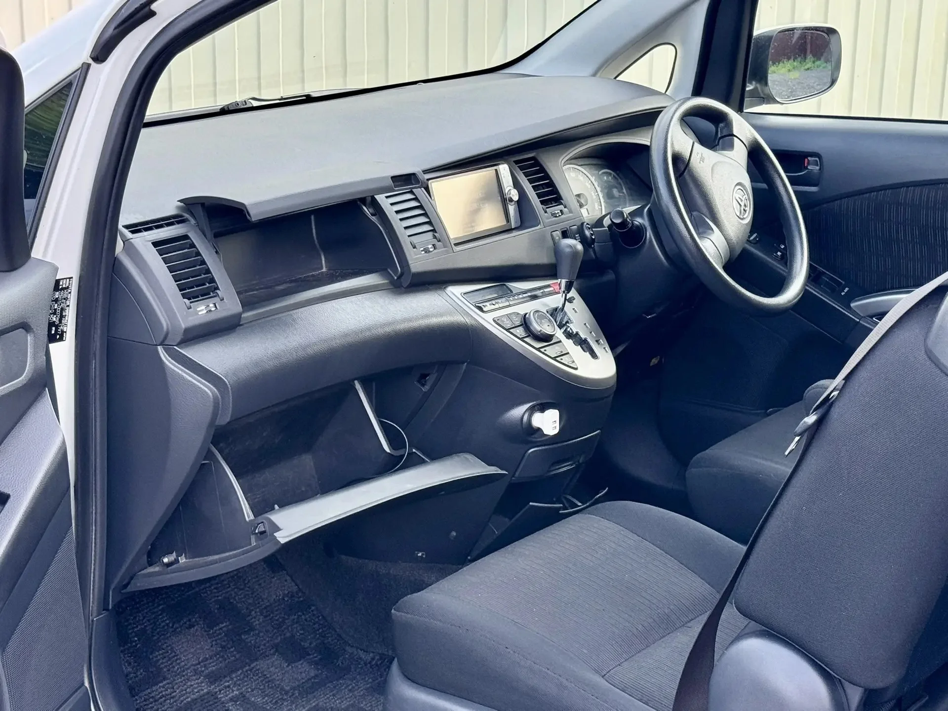 Toyota ISis I Рестайлинг - миниатюра 12
