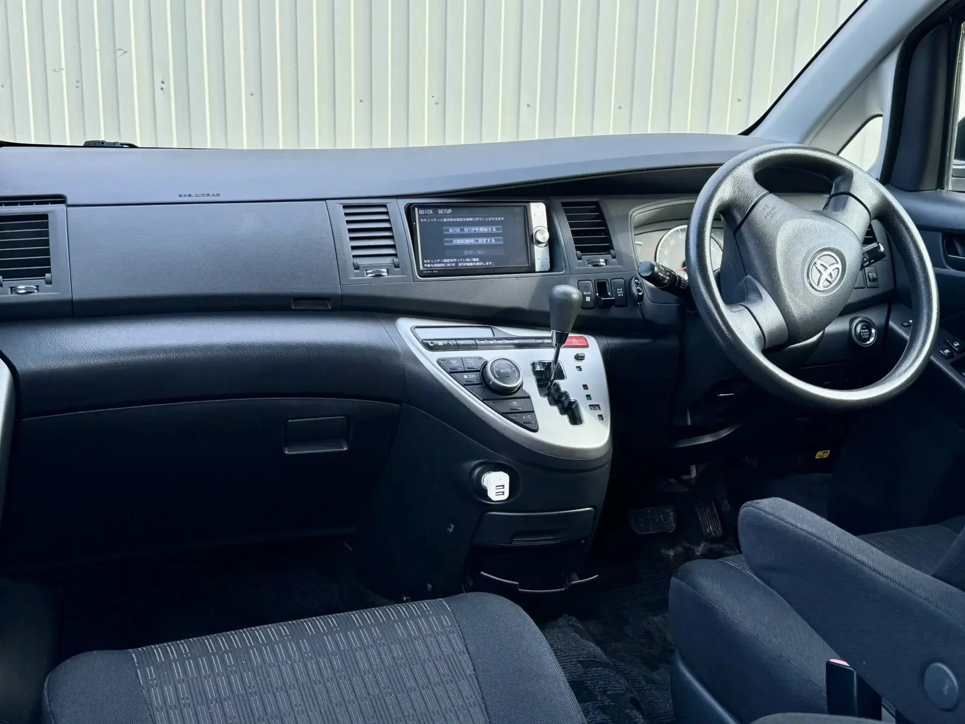 Toyota ISis I Рестайлинг - миниатюра 13