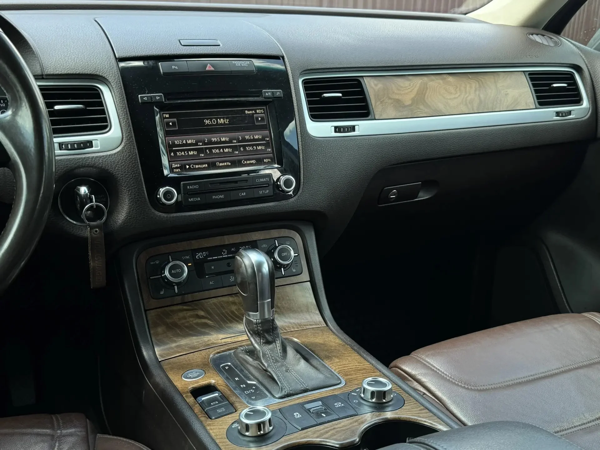 Volkswagen Touareg II - миниатюра 11