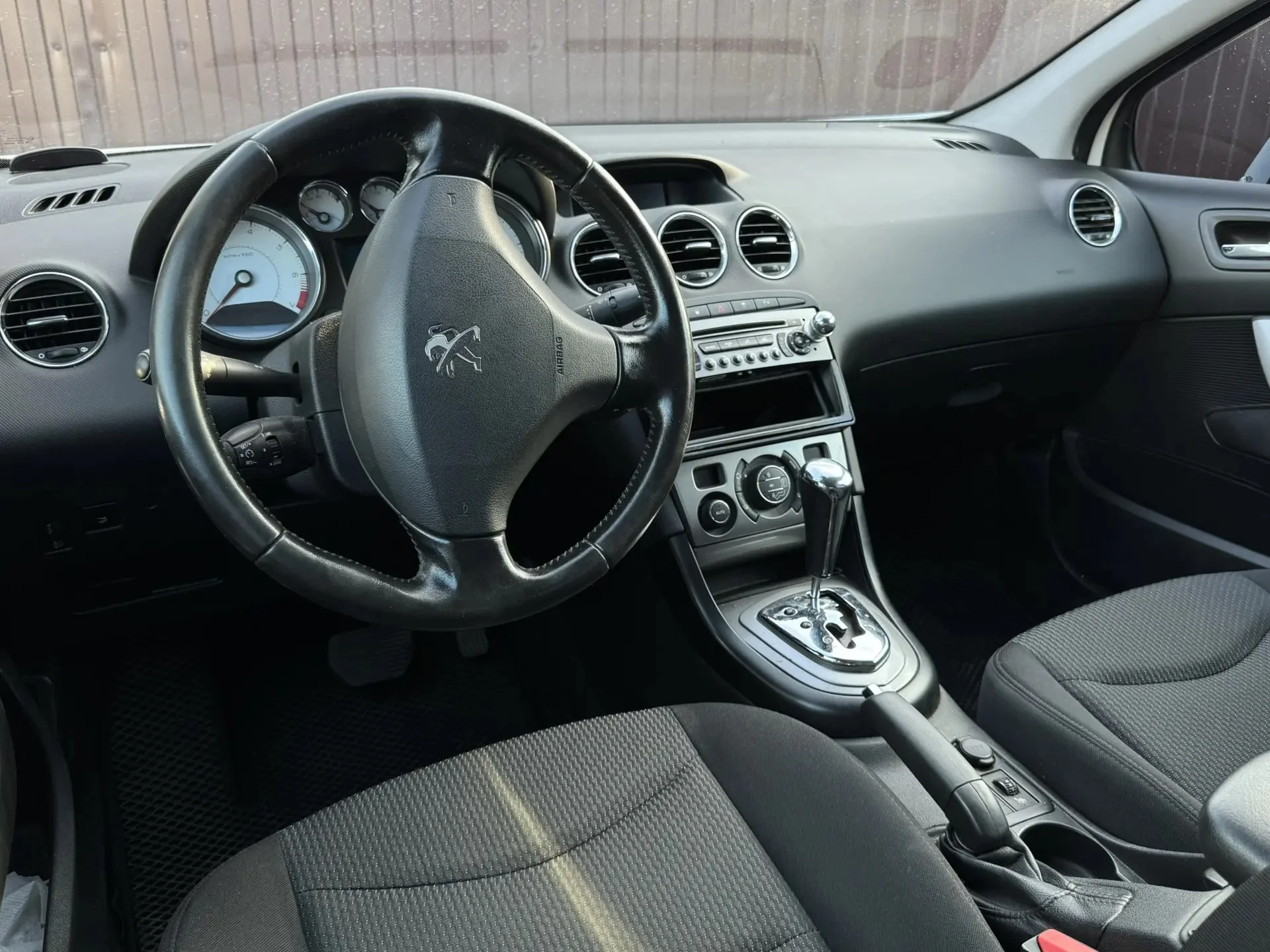 Peugeot 408 I - миниатюра 9