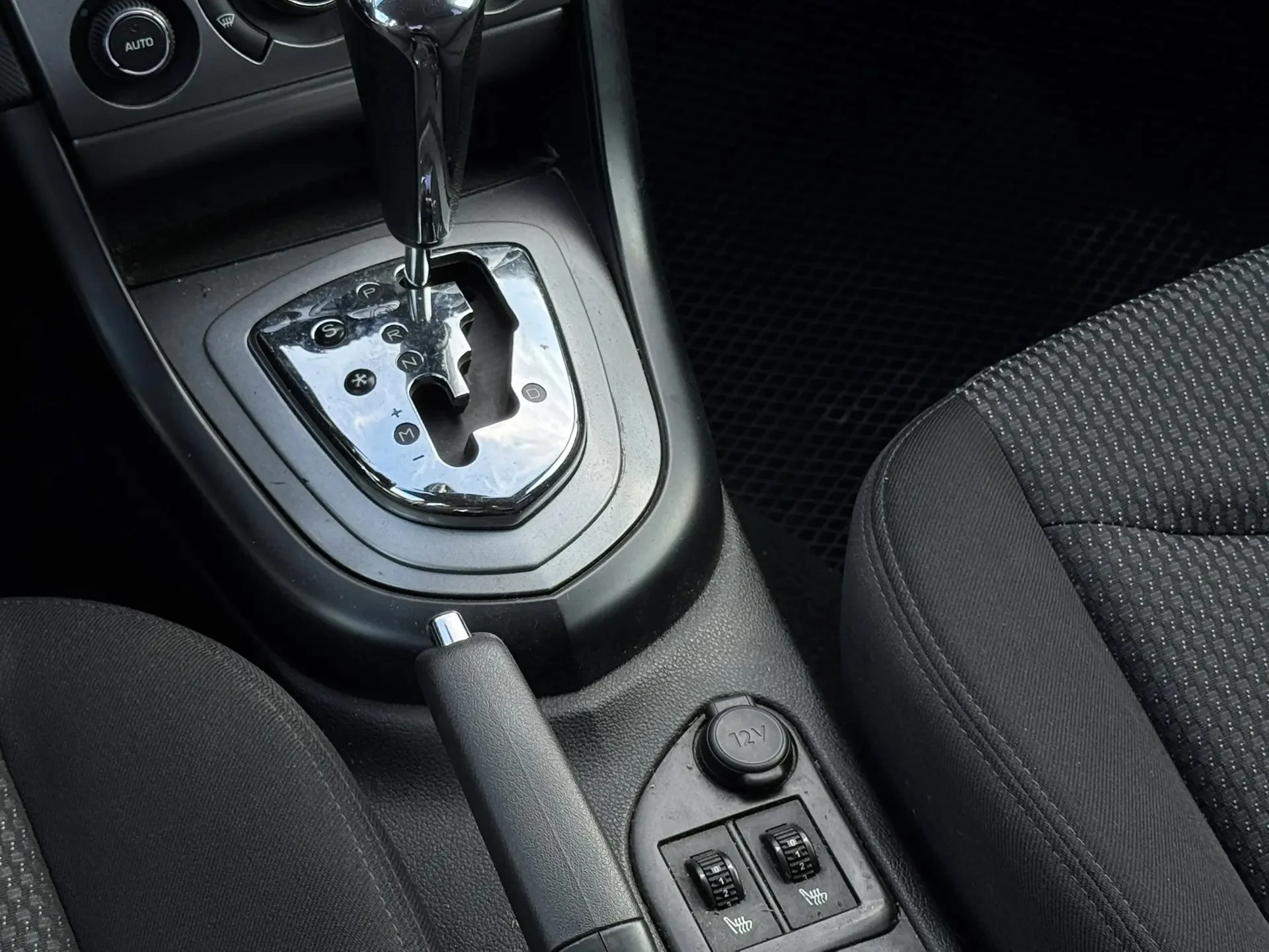 Peugeot 408 I - миниатюра 10