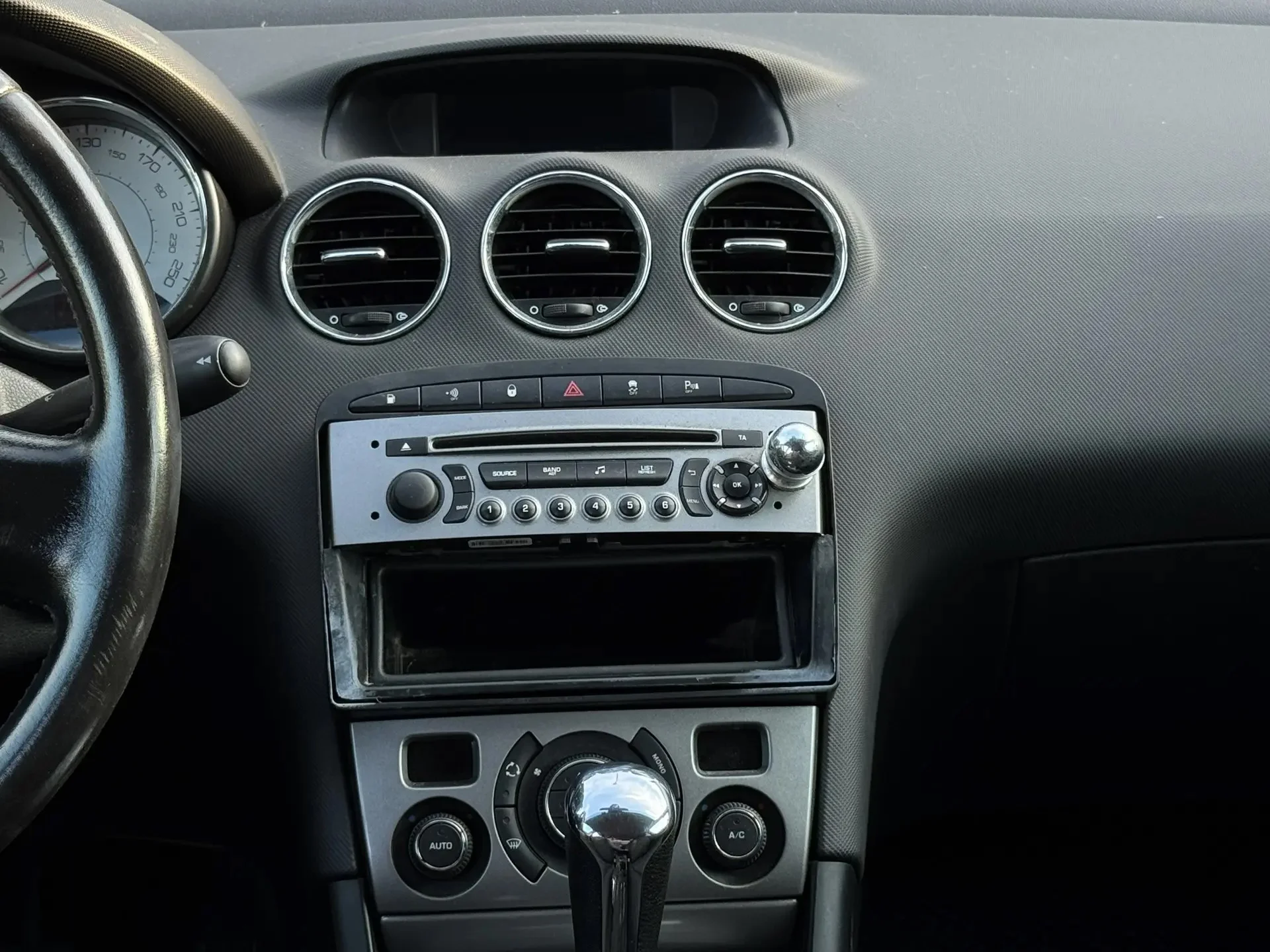Peugeot 408 I - миниатюра 12