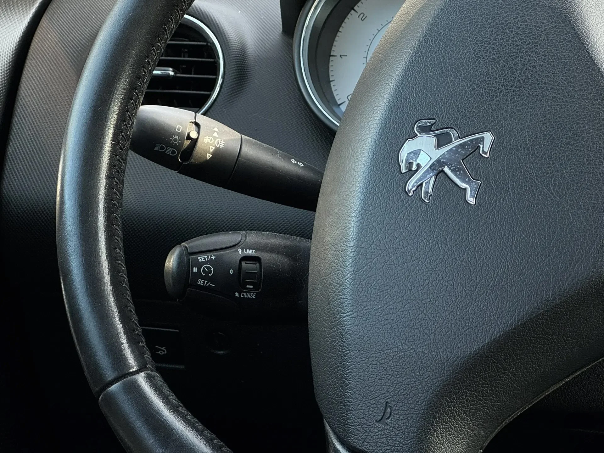 Peugeot 408 I - миниатюра 13