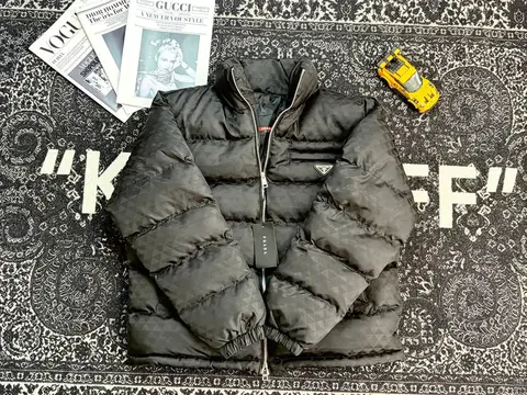 Пуховик/куртка Prada