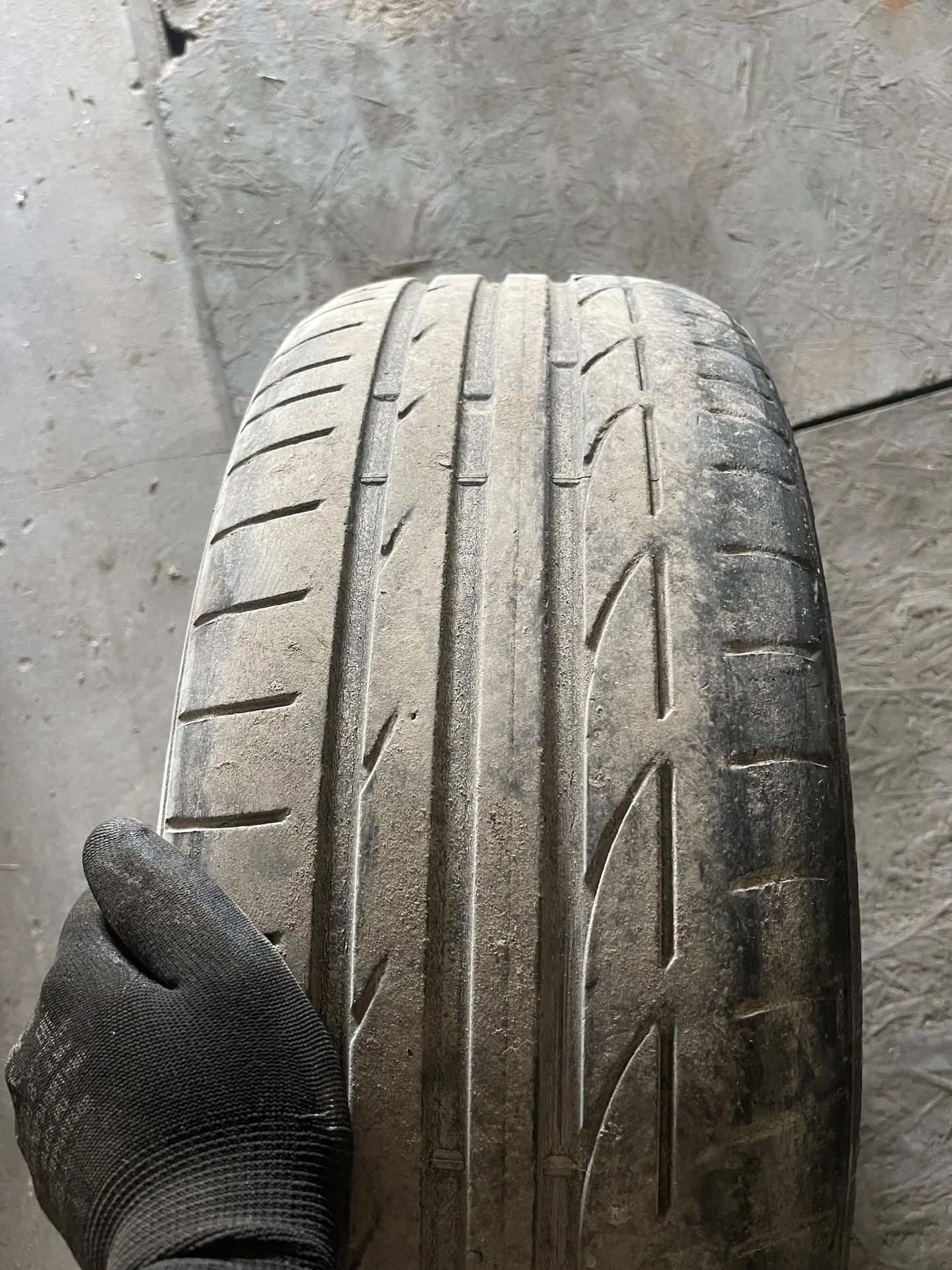 шина Bridgestone 225/45/18