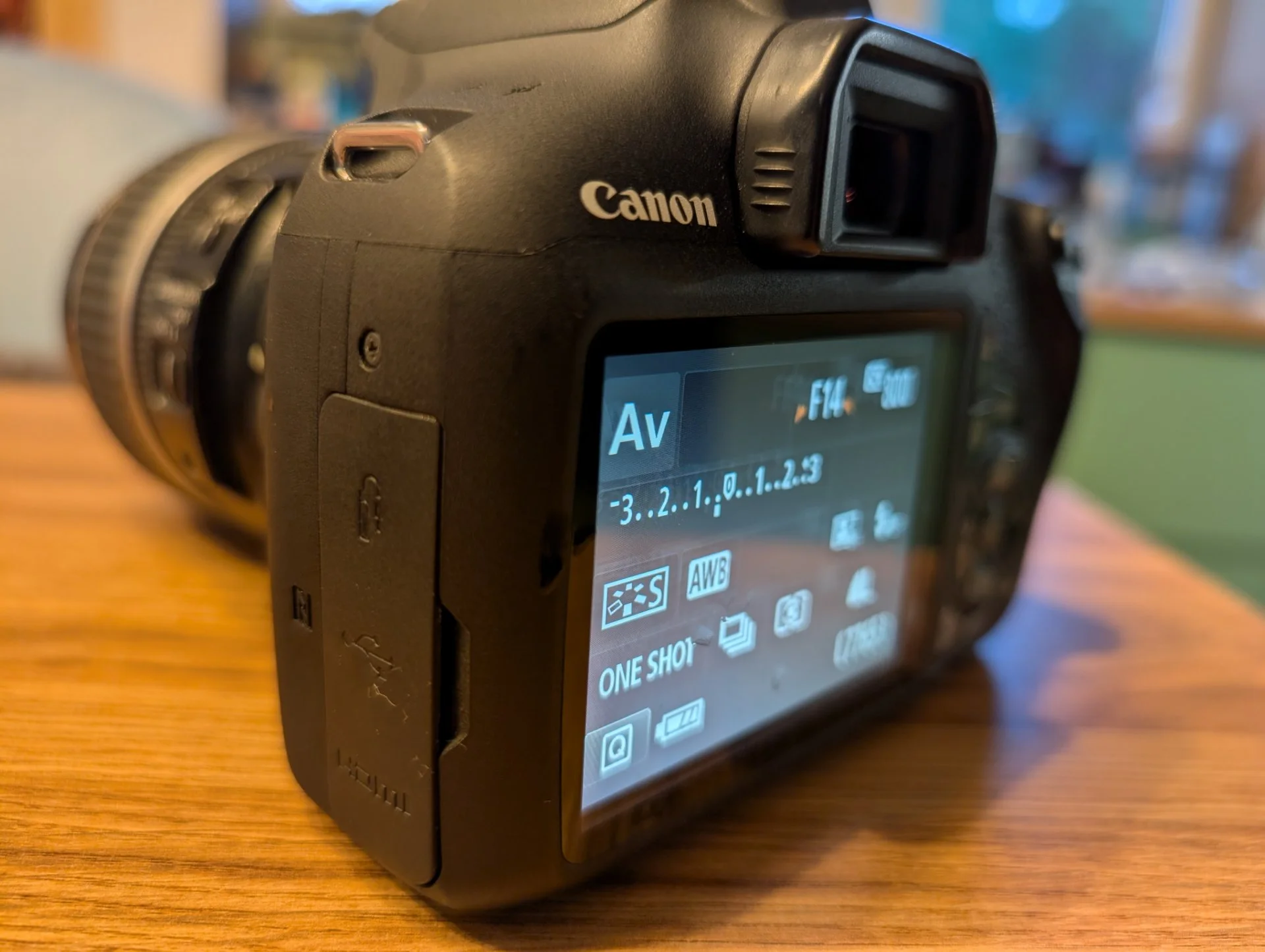 Зеркальная камера Canon 2000D + объектив 17-85 - миниатюра 7