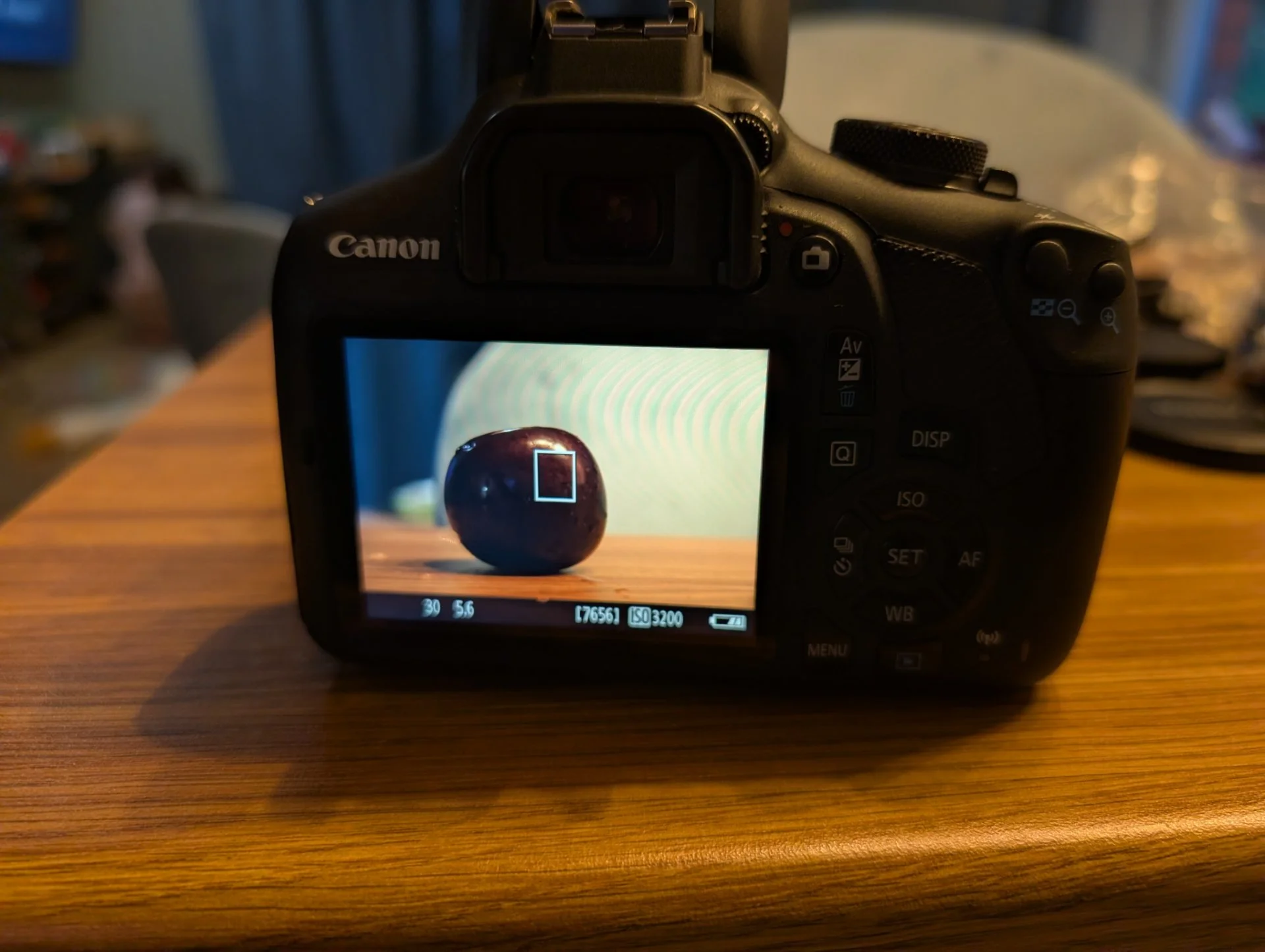 Зеркальная камера Canon 2000D + объектив 17-85 - миниатюра 9