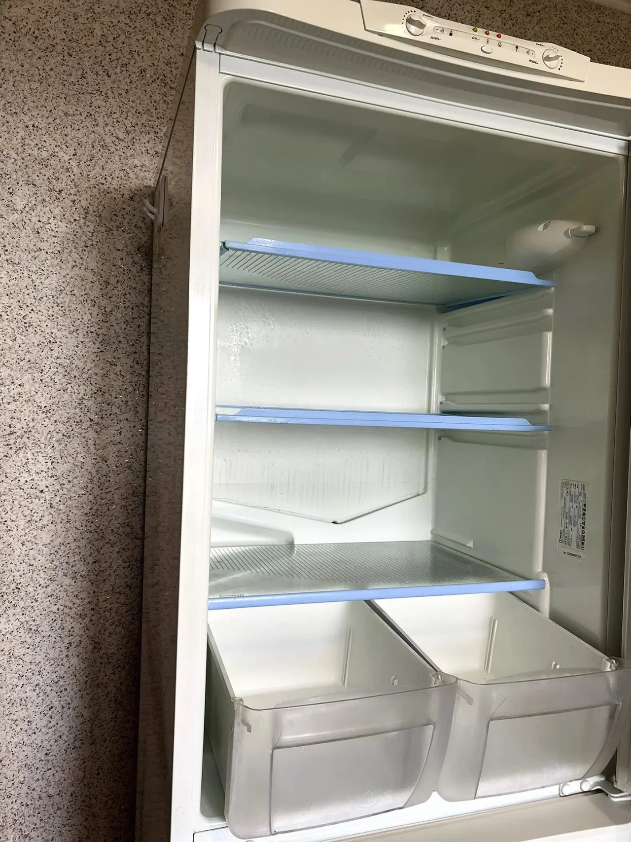 холодильник indesit c 236g - миниатюра 2