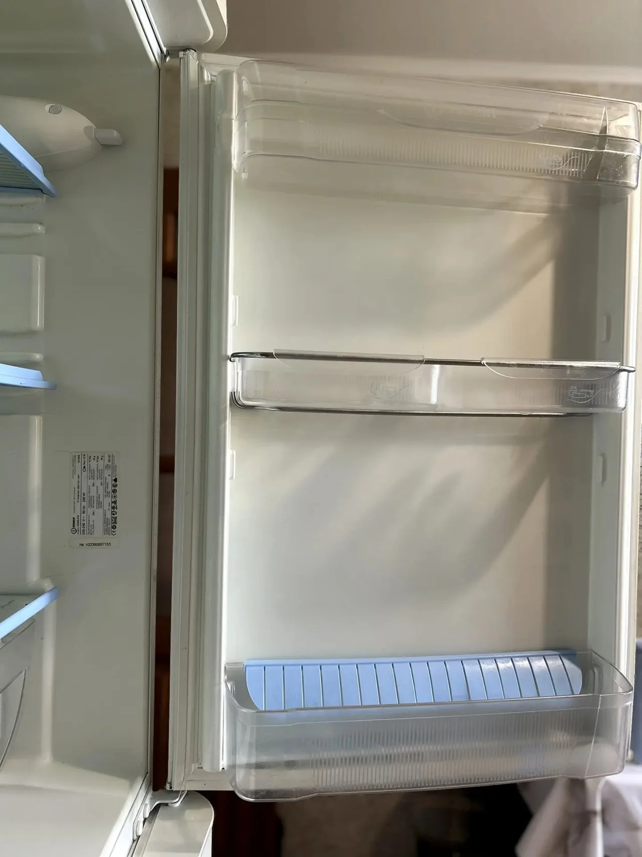 холодильник indesit c 236g - миниатюра 3