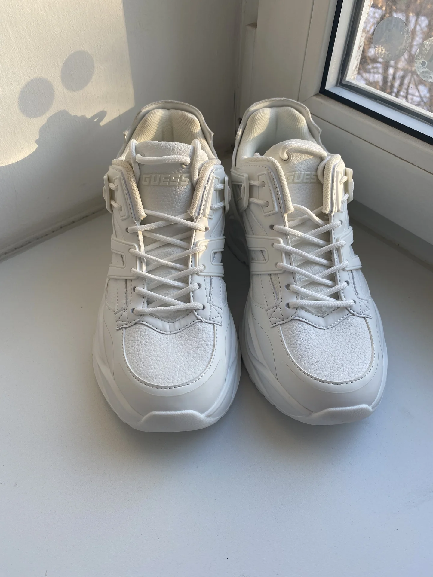 Кроссовки женские GUESS - миниатюра 2