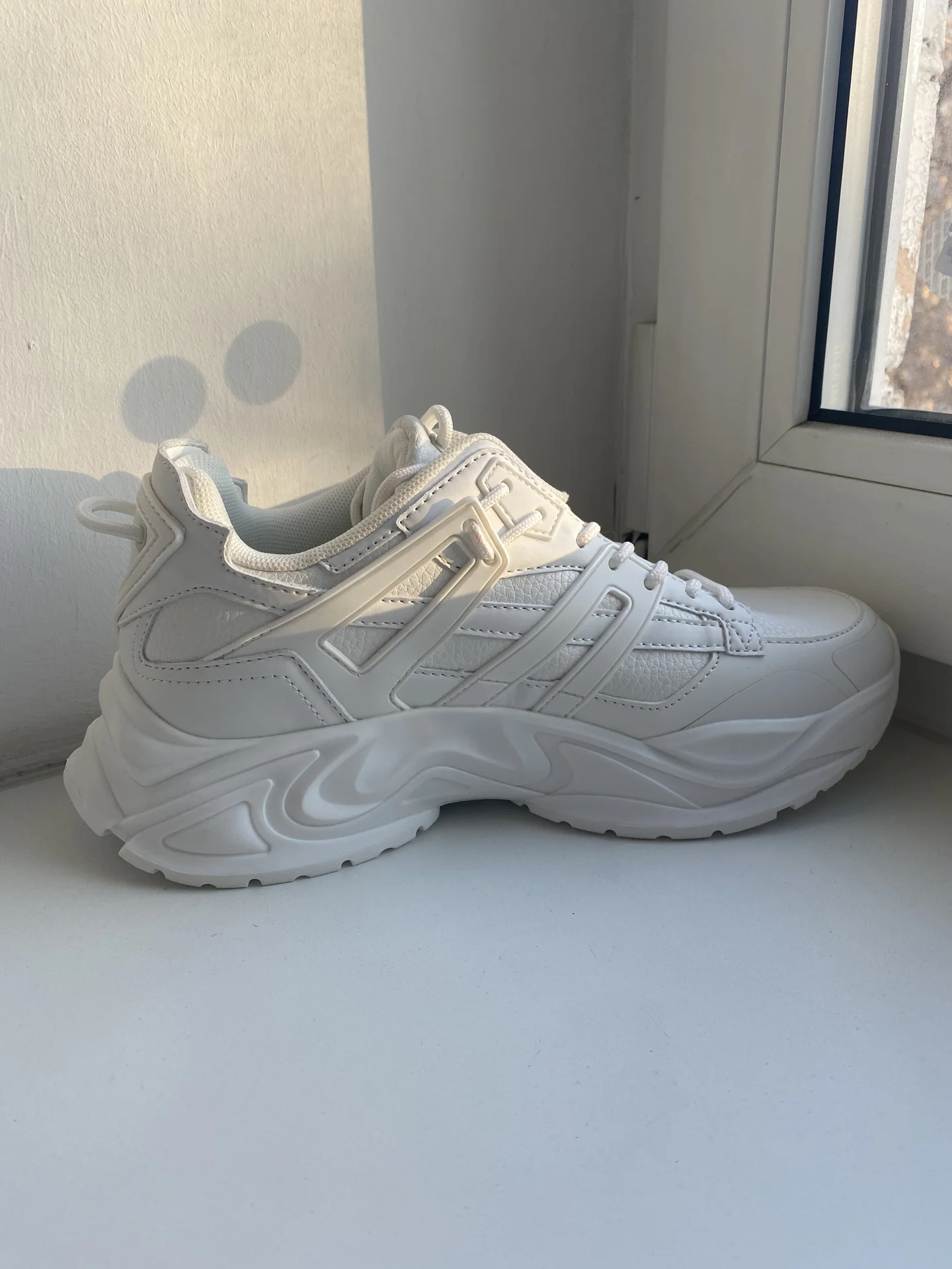 Кроссовки женские GUESS - миниатюра 3