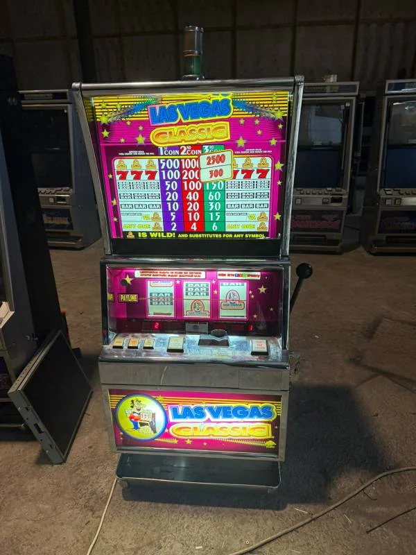 Винтажный игровой автомат Однорукий бандит IGT - миниатюра 2