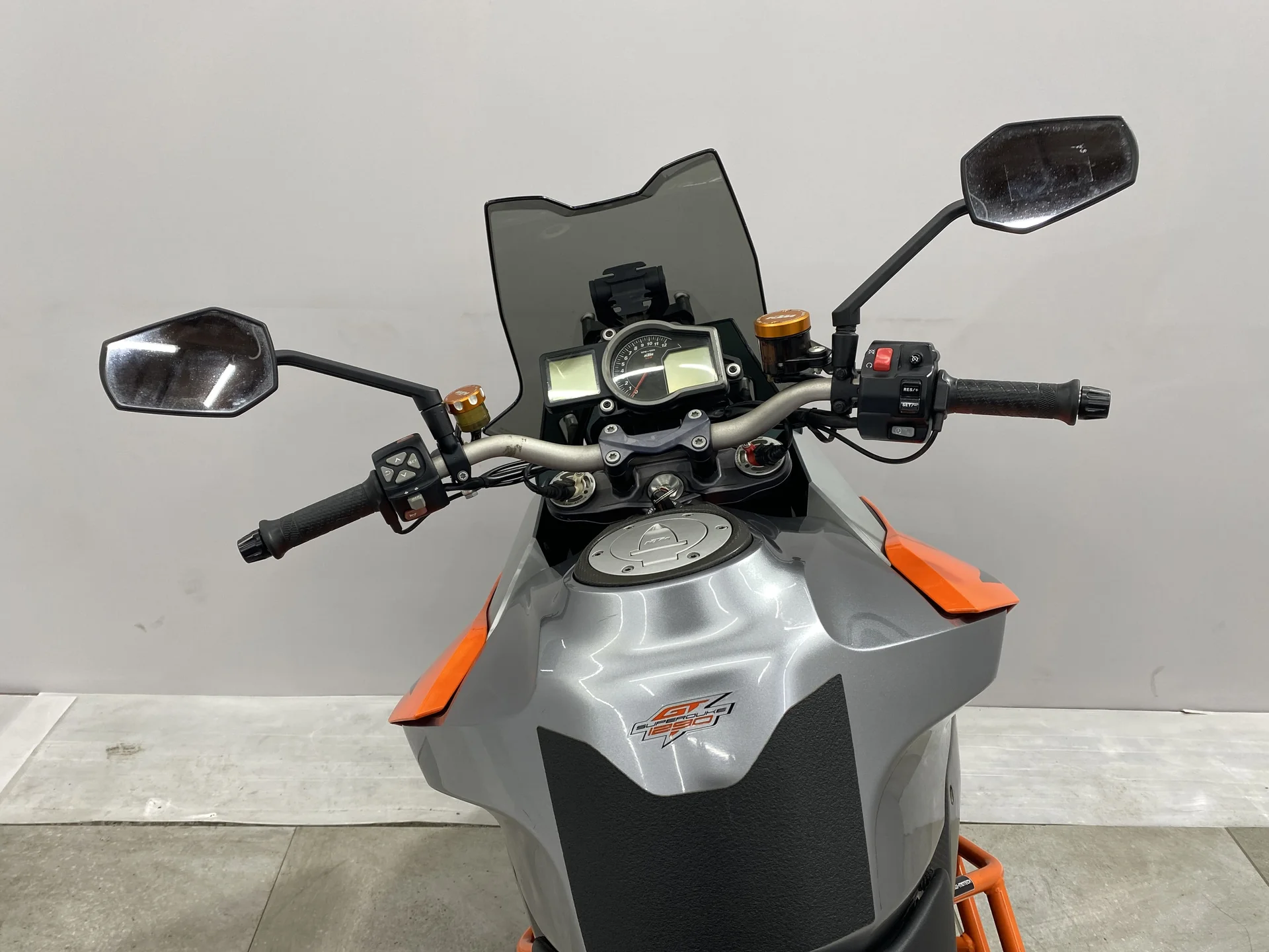 KTM 1290 Superduke GT 043936 - миниатюра 16