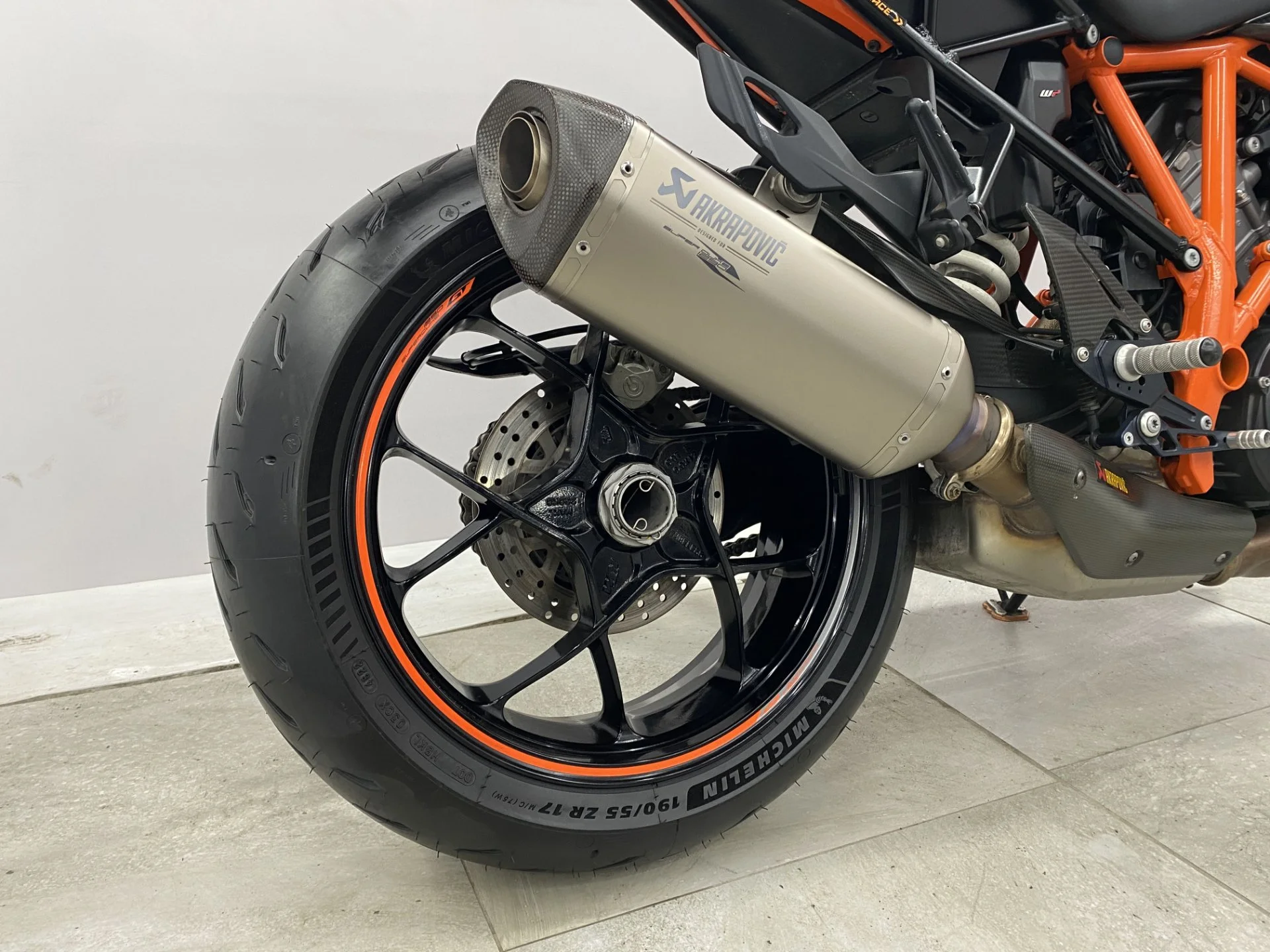 KTM 1290 Superduke GT 043936 - миниатюра 17