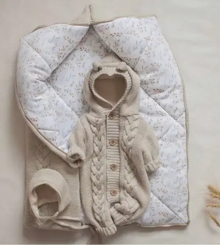 Вязаный комплект на выписку Bebe Ton