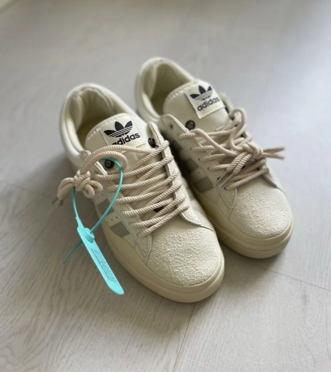 Кроссовки женские 40 размер adidas bad banny - миниатюра 3