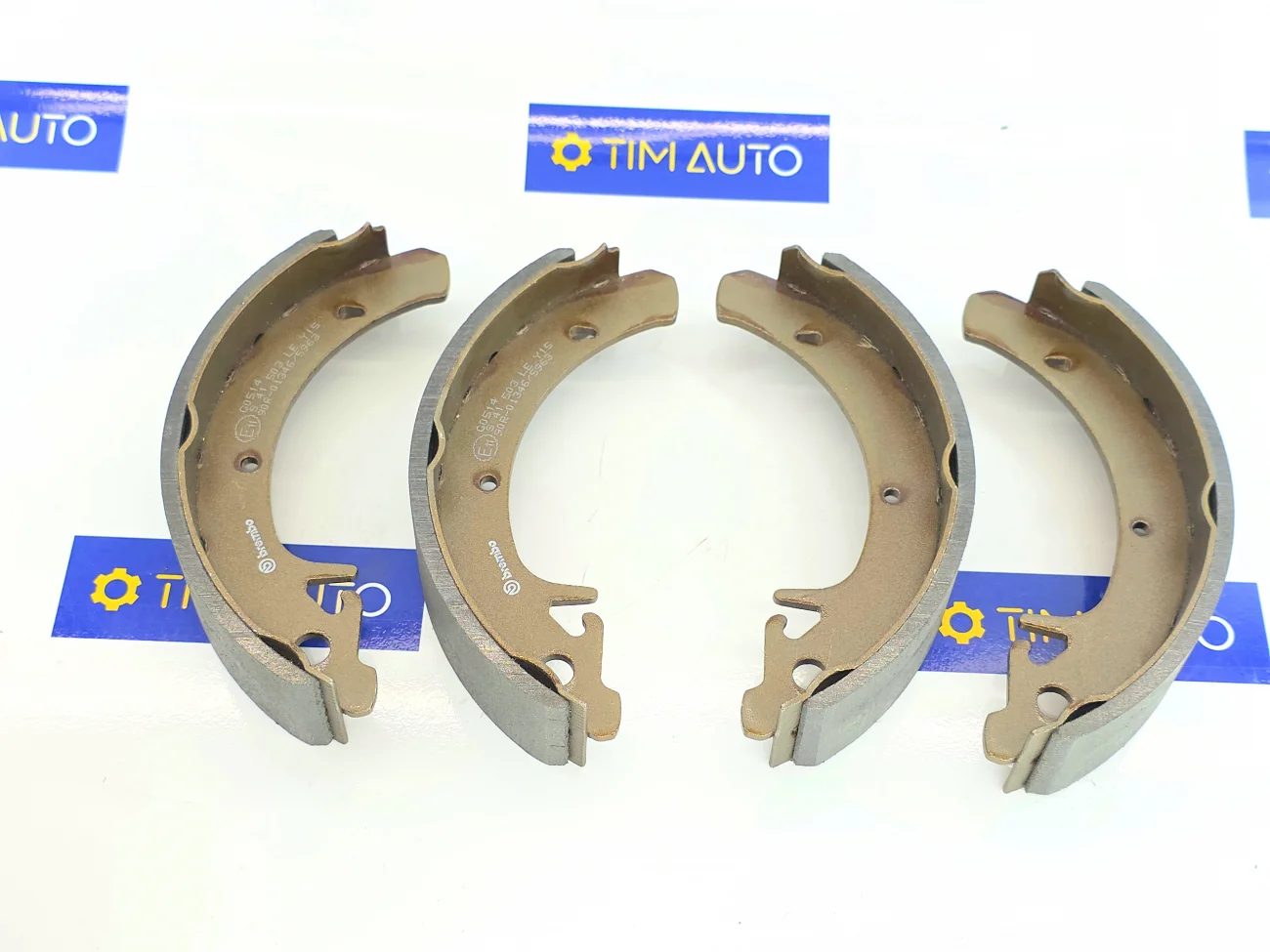 Колодки заднего барабанного тормоза комплект.  LADA 1118, 2170, 2190. БЕЗ АБС. Brembo.