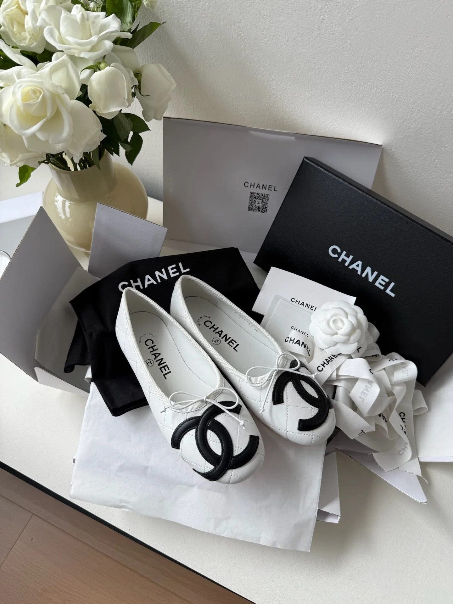 Балетки Chanel из телячьей кожи белого цвета - изображение 1