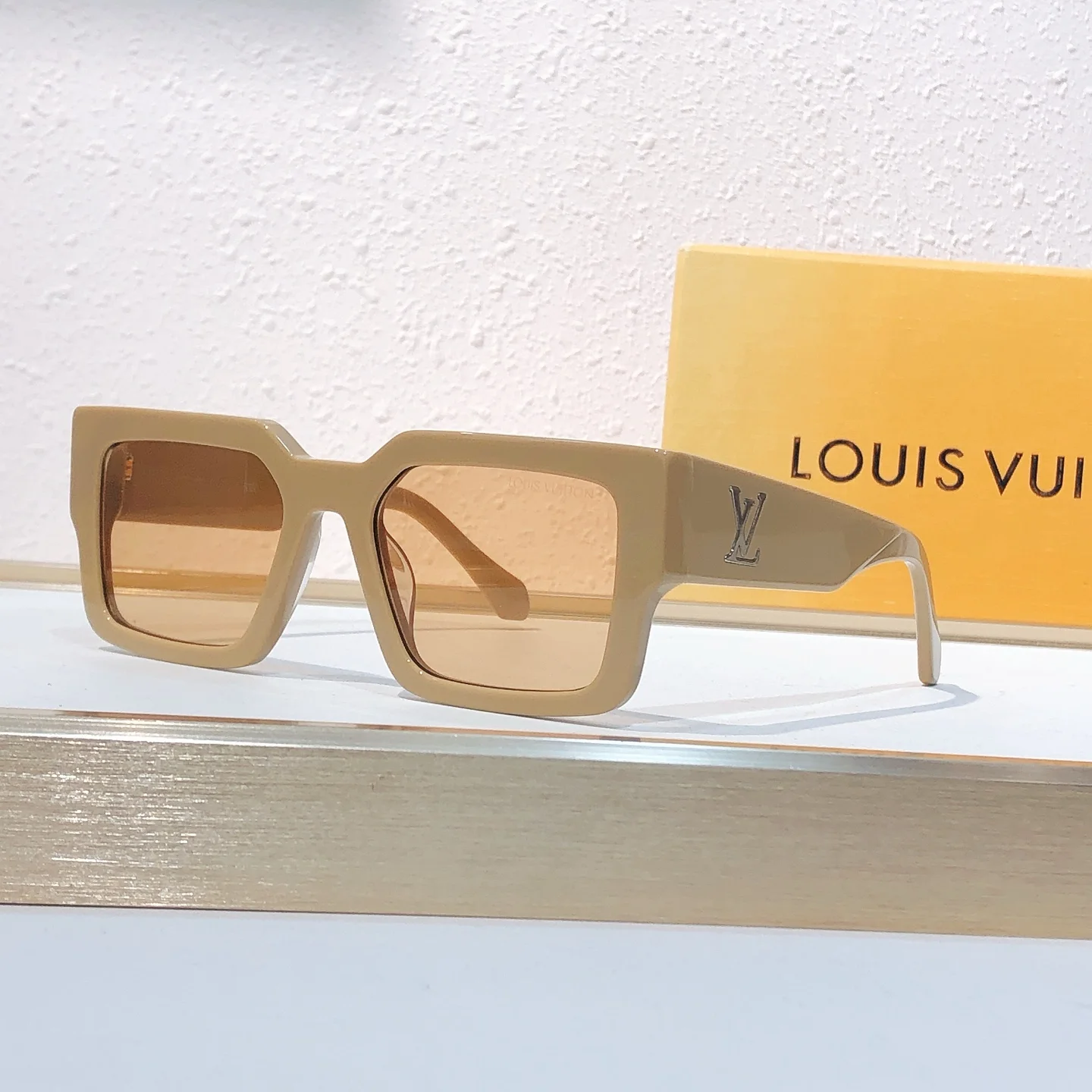 Солнцезащитные очки Louis Vuitton - изображение 1