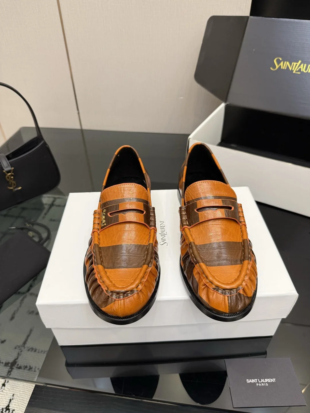 Лоферы Saint Laurent женские с логотипом YSL