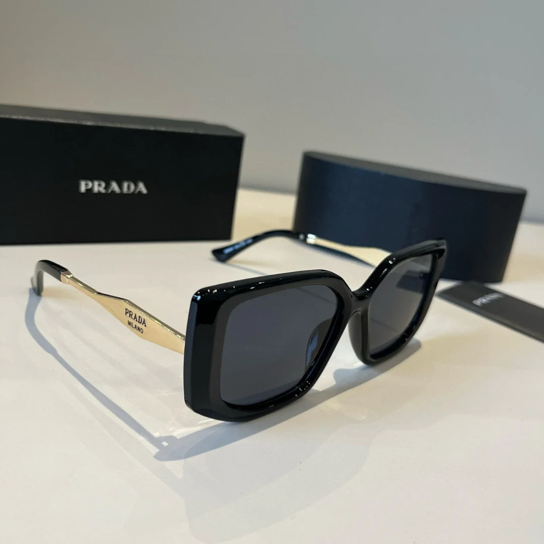 Солнцезащитные очки Prada Черные - изображение 1