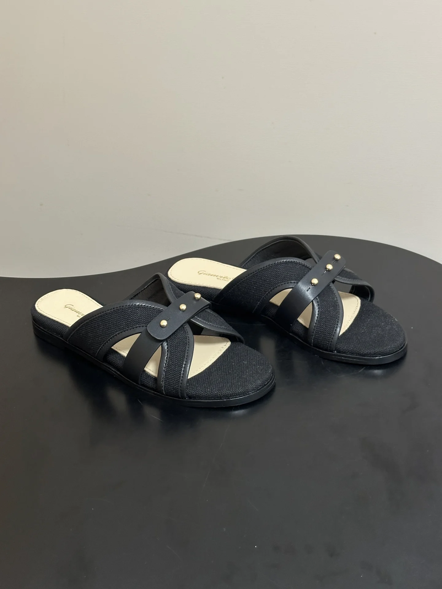 Босоножки женские Gianvito Rossi с заклепками - изображение 1
