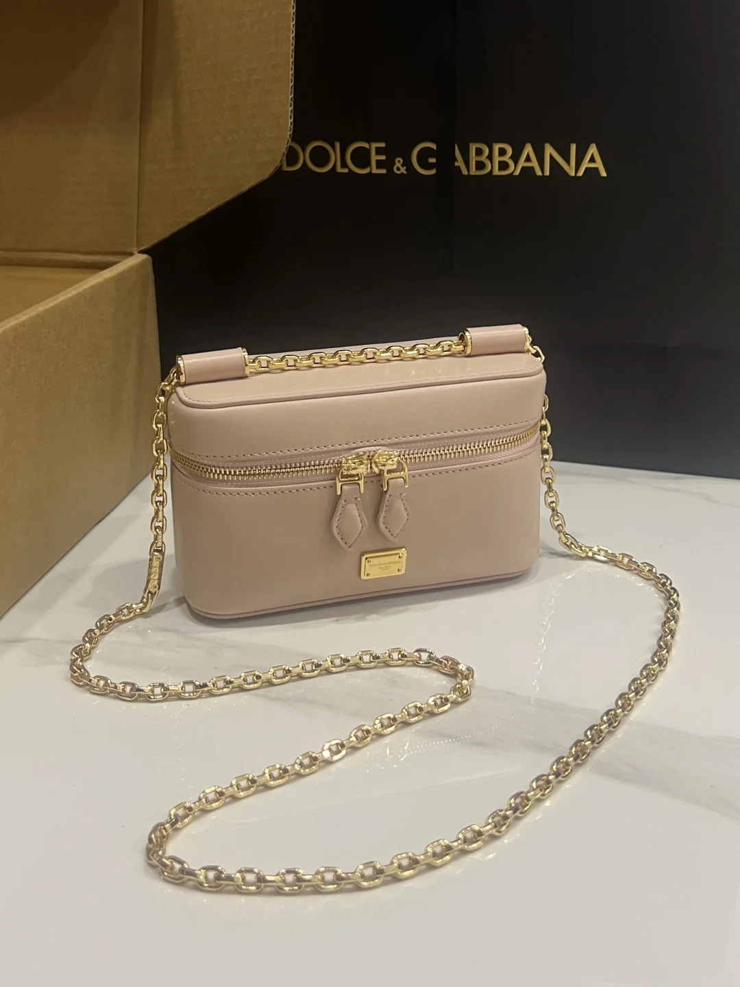 Косметичка Dolce & Gabbana розовая с цепочкой - изображение 1