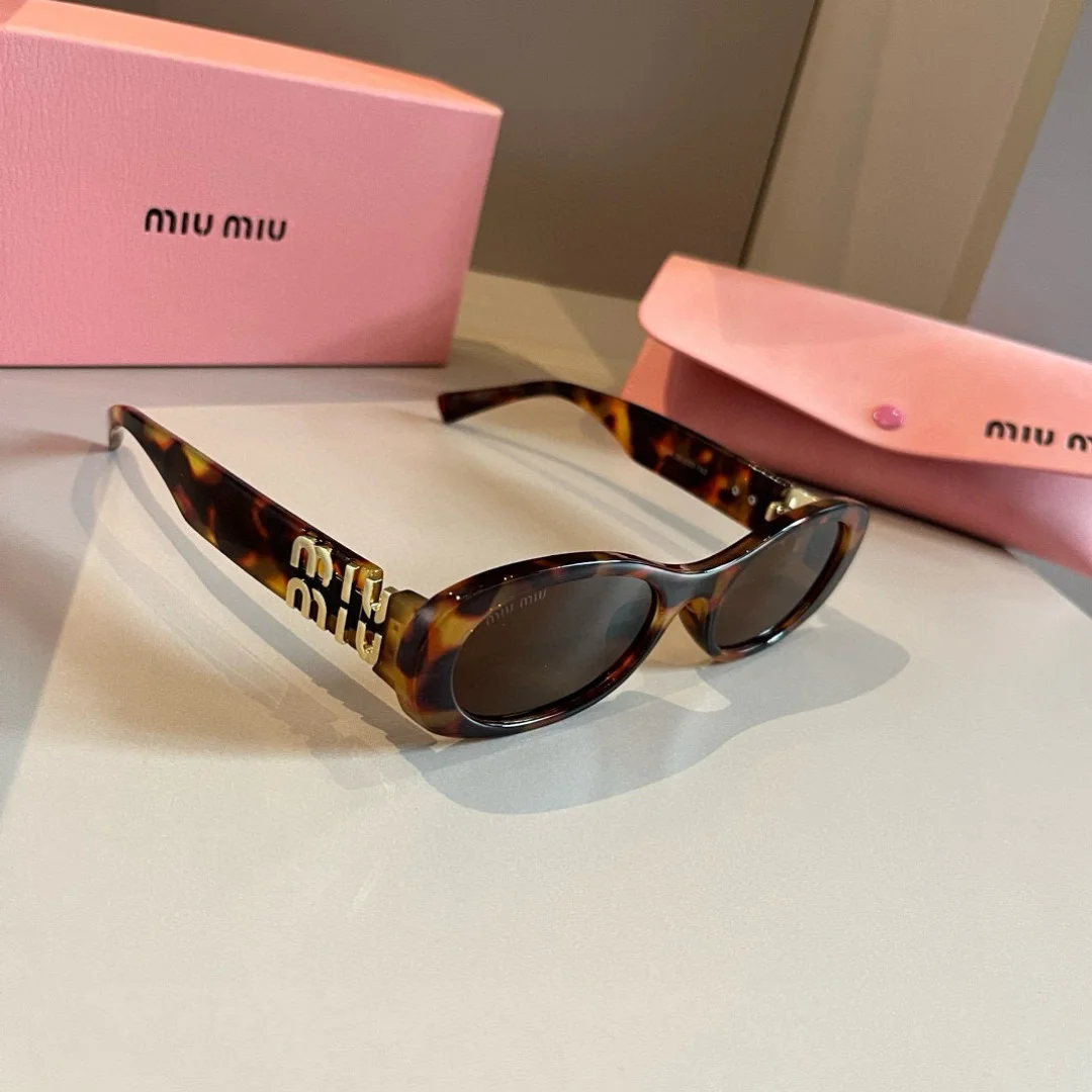 Солнцезащитные очки Miu Miu с оправой tortoise - изображение 1