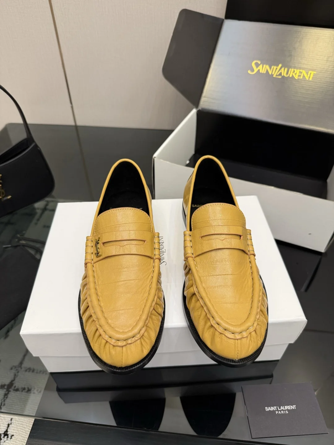 Лоферы Saint Laurent желтые лакированные - изображение 1